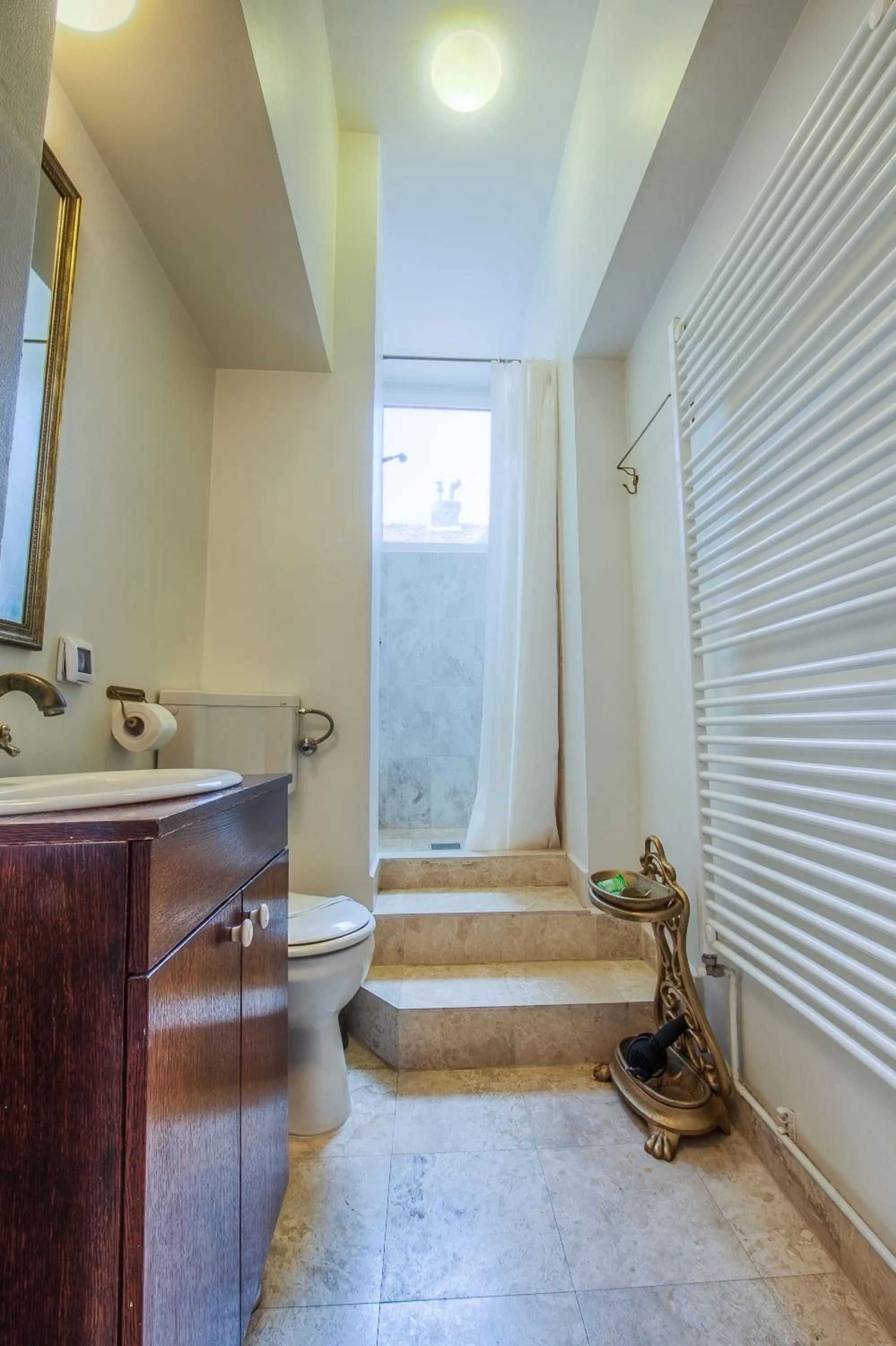 Shower in Residence Central Annapolis