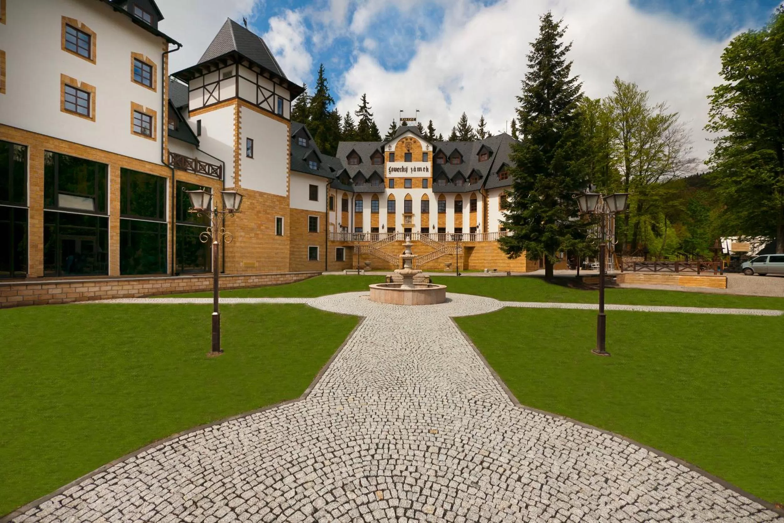 Property building in Zámek Lužec Spa & Wellness Resort
