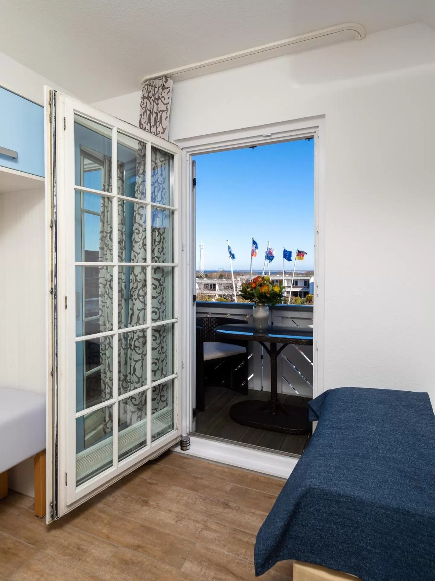 View (from property/room), Bed in Tom's Hus Heiligenhafen