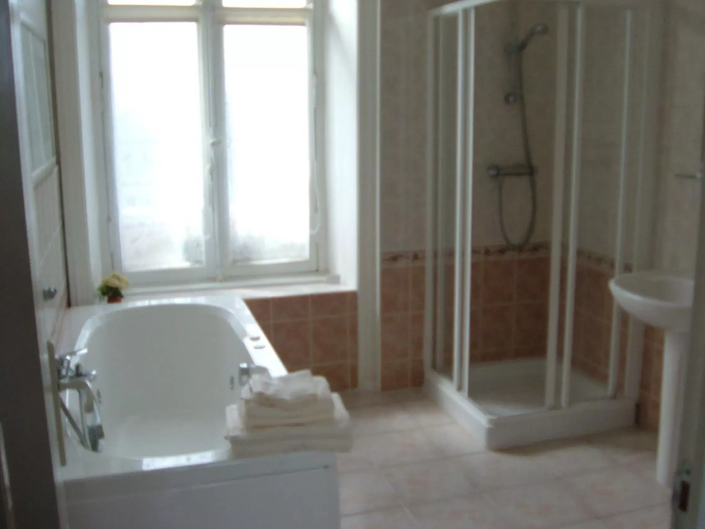 Superior Double Room with Spa Bath in Vue sur la Rance Superior Double Room with Spa Bath in Vue sur la Rance