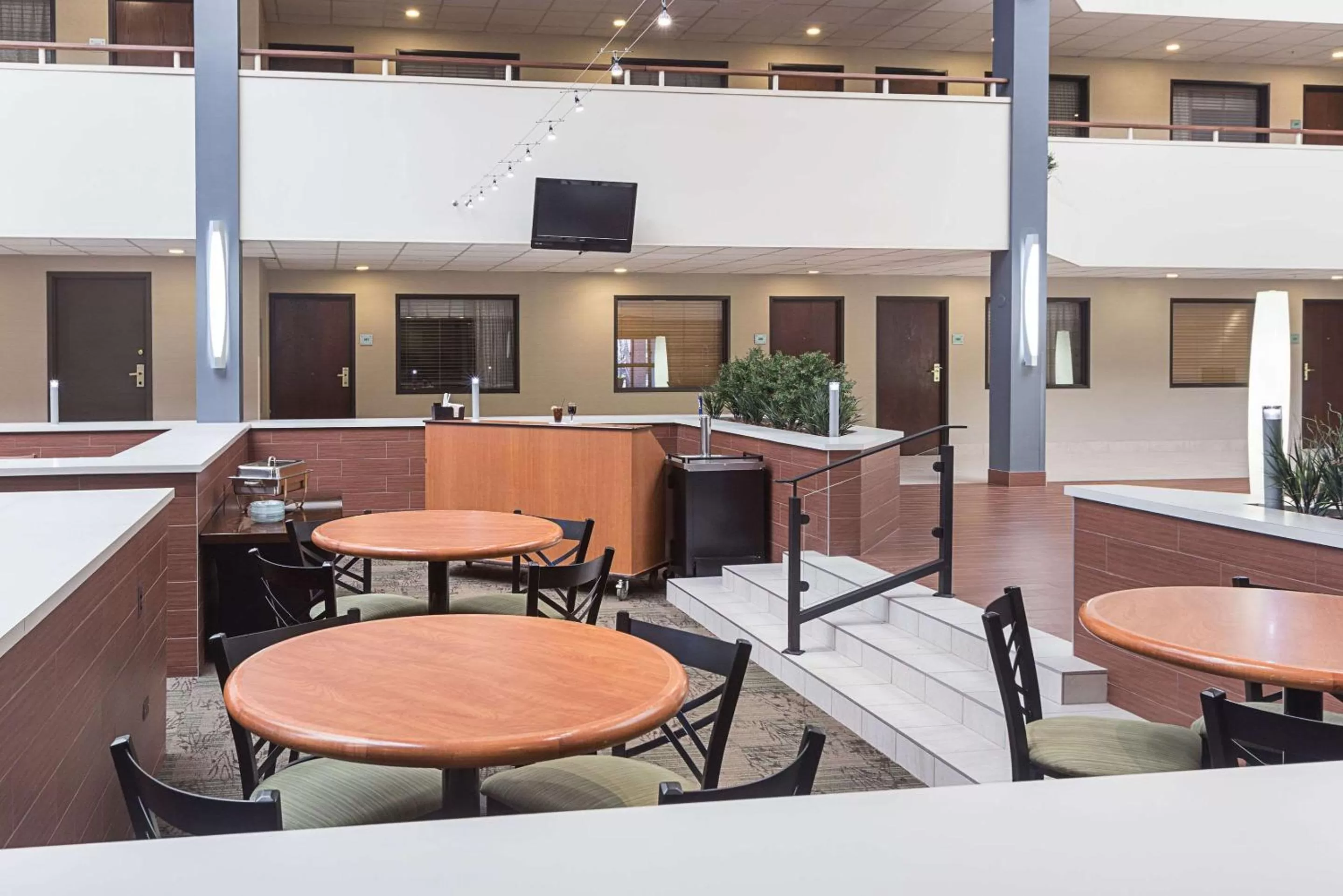Lobby or reception in Quality Suites Lansing West