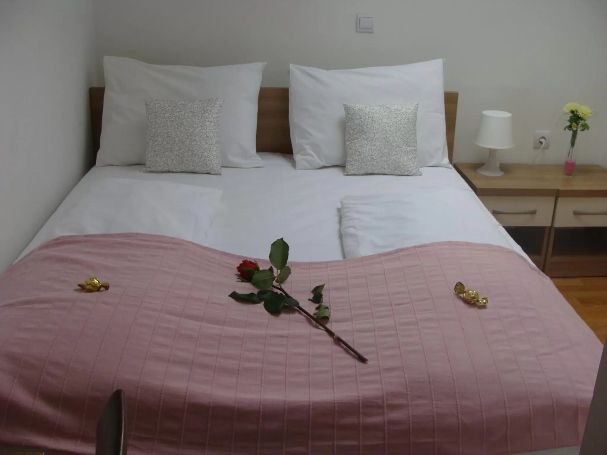 Photo of the whole room, Bed in Lugarnica