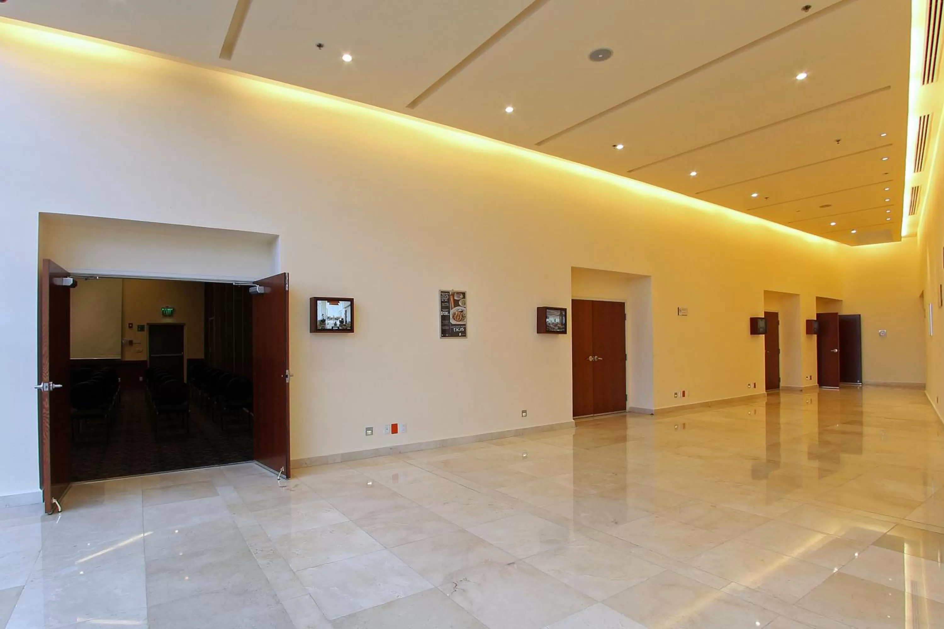 Property building in Hotel Opus Grand Toluca Aeropuerto