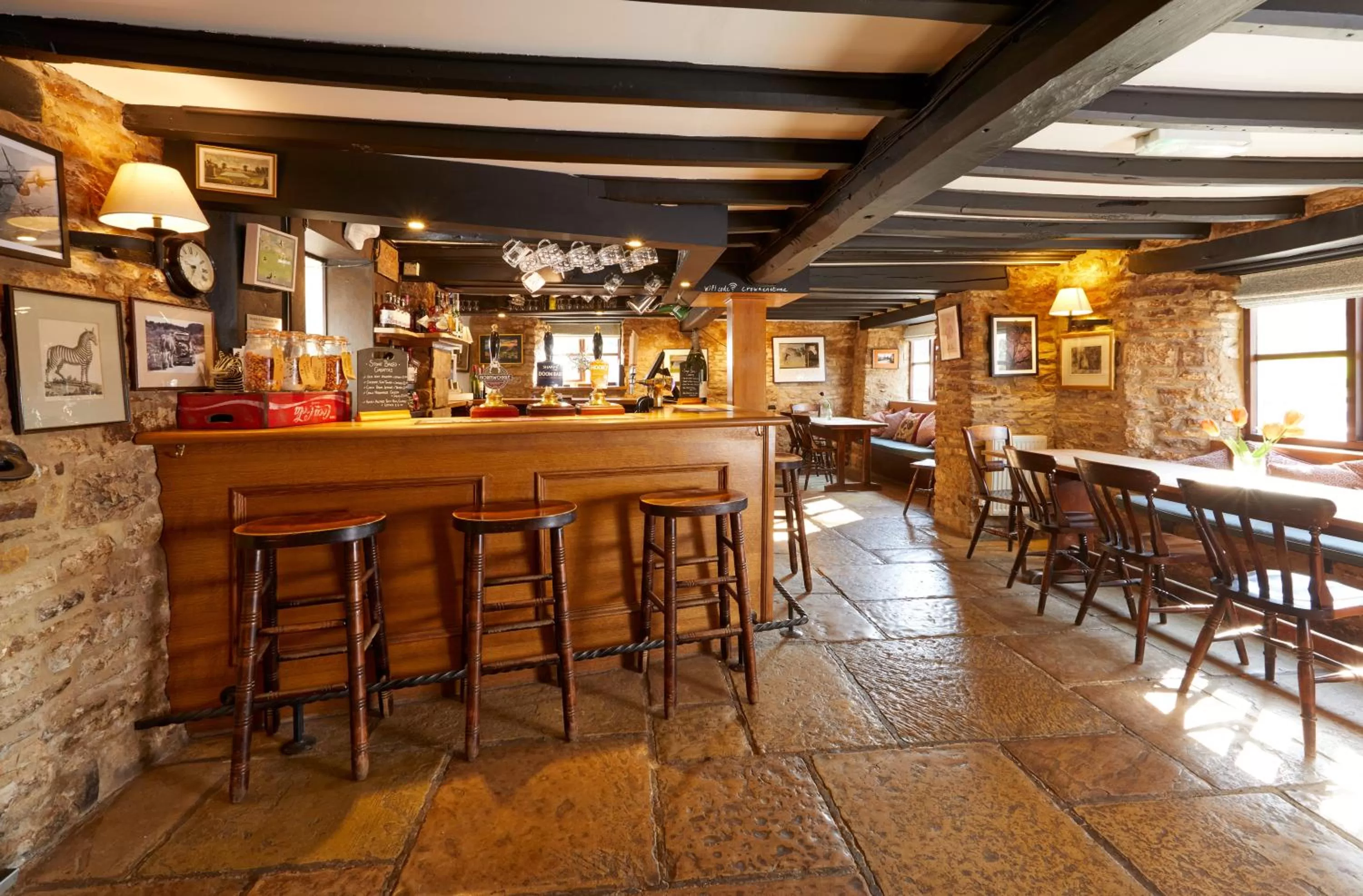 Lounge or bar in The Crown Inn, Church Enstone