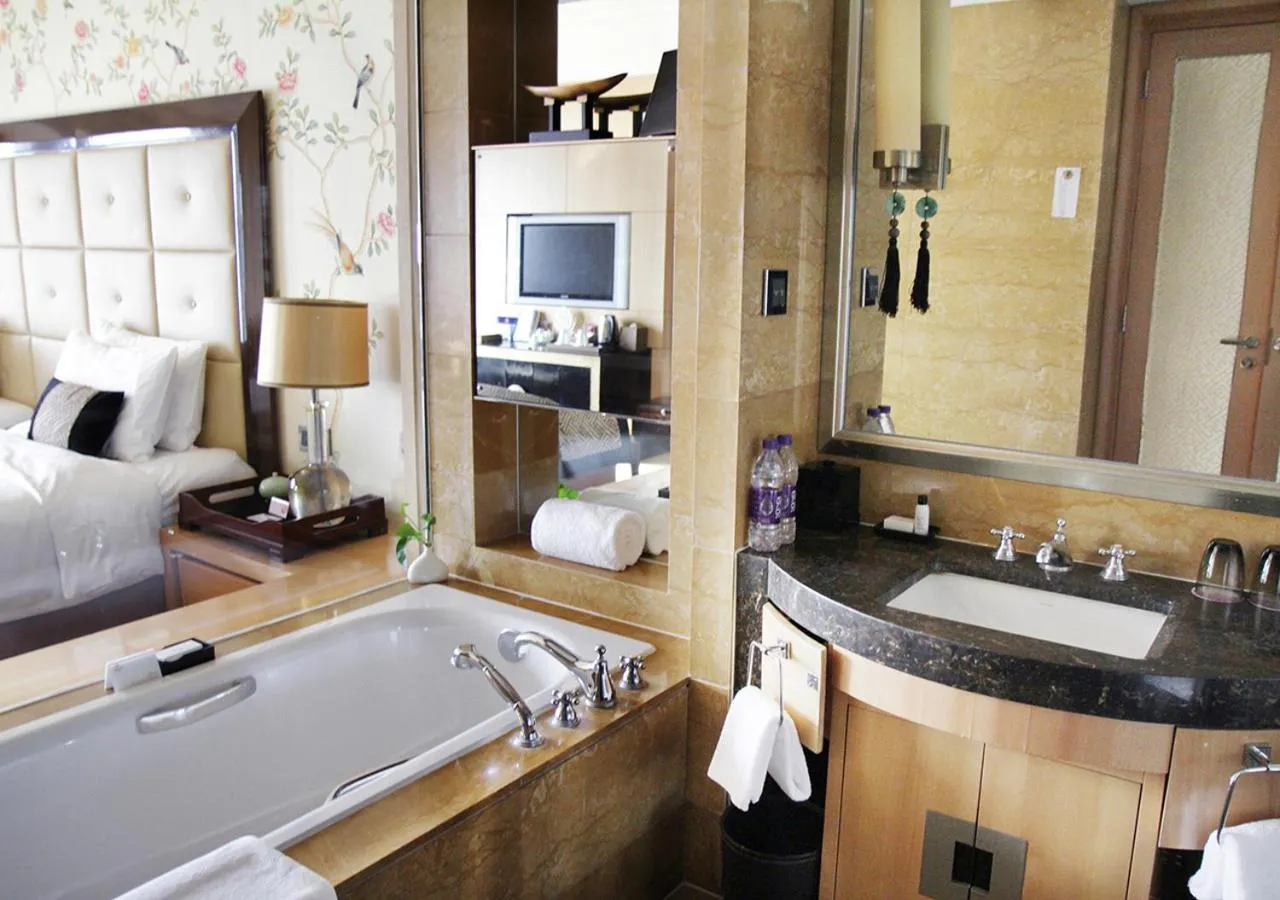 Bathroom, Bed in Wanda Vista Beijing