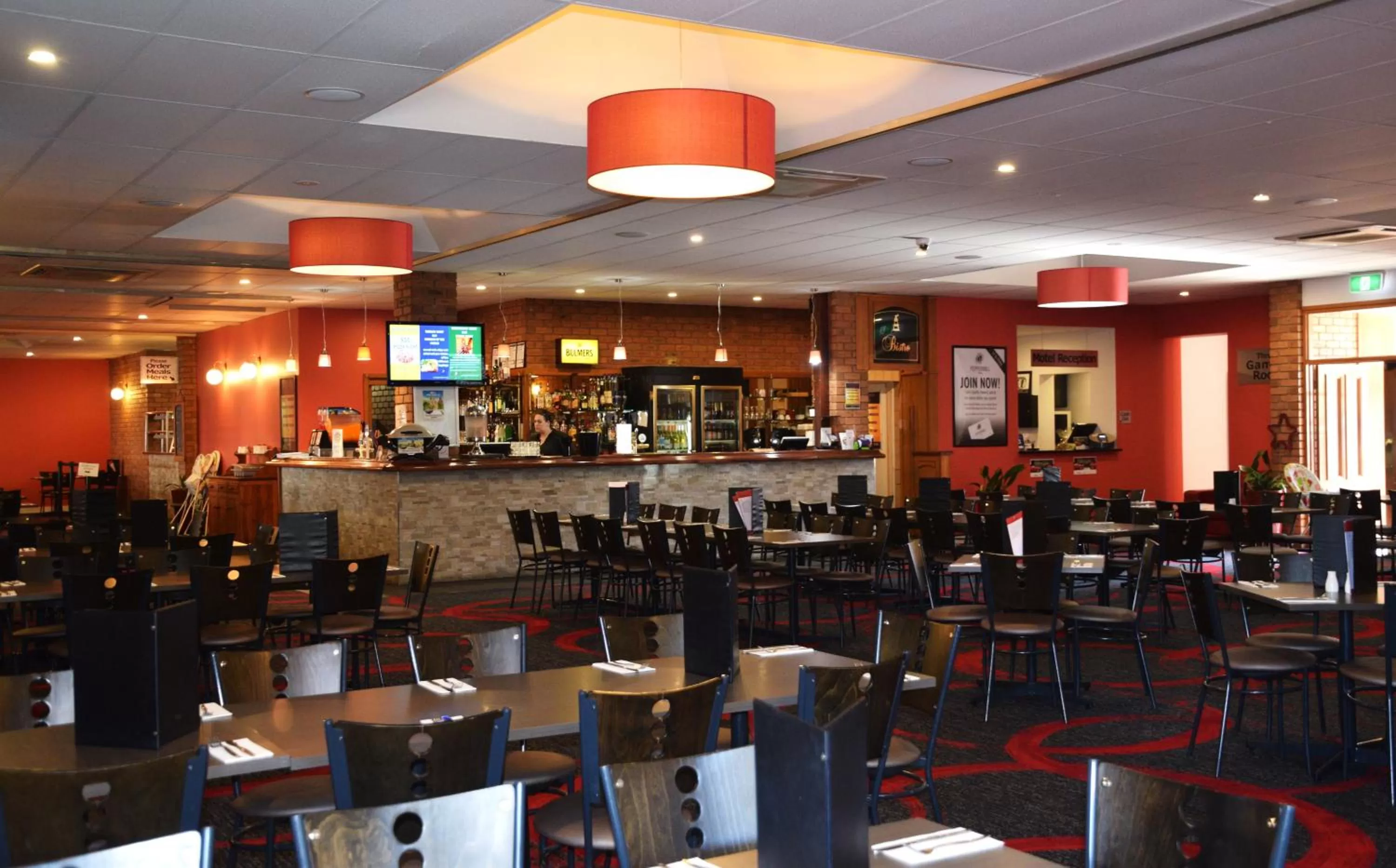 Restaurant/places to eat in Peppermill Inn Motel