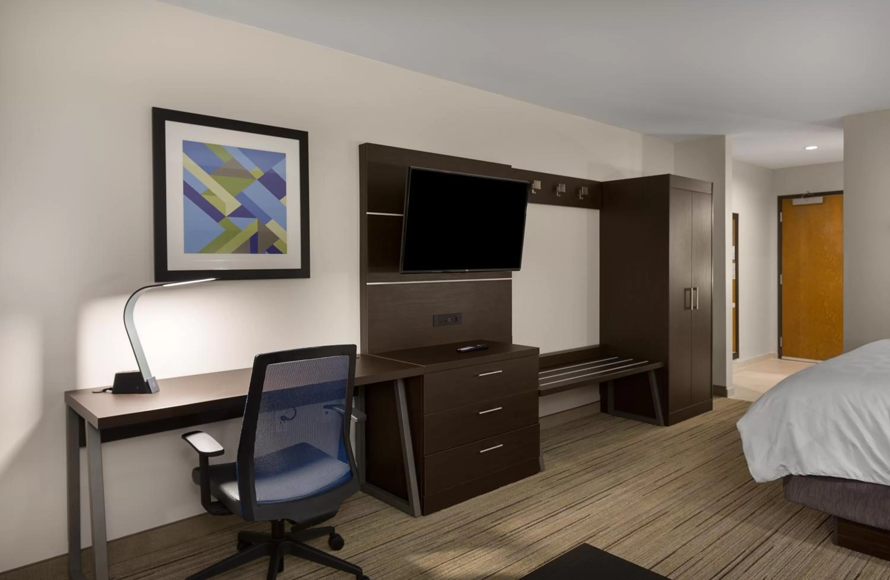 TV and multimedia in Holiday Inn Express - Lake Park by IHG