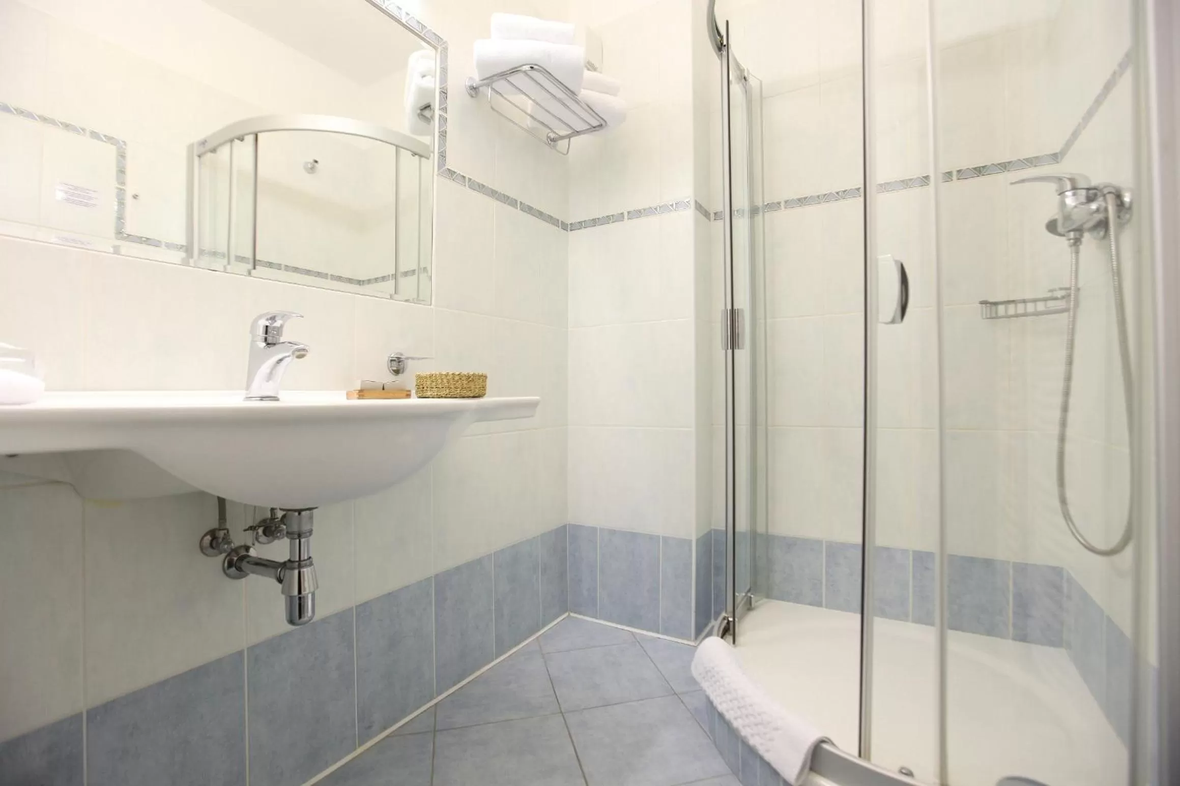 Bathroom in April hotel Panorama