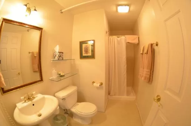 Bathroom in Colony Inn