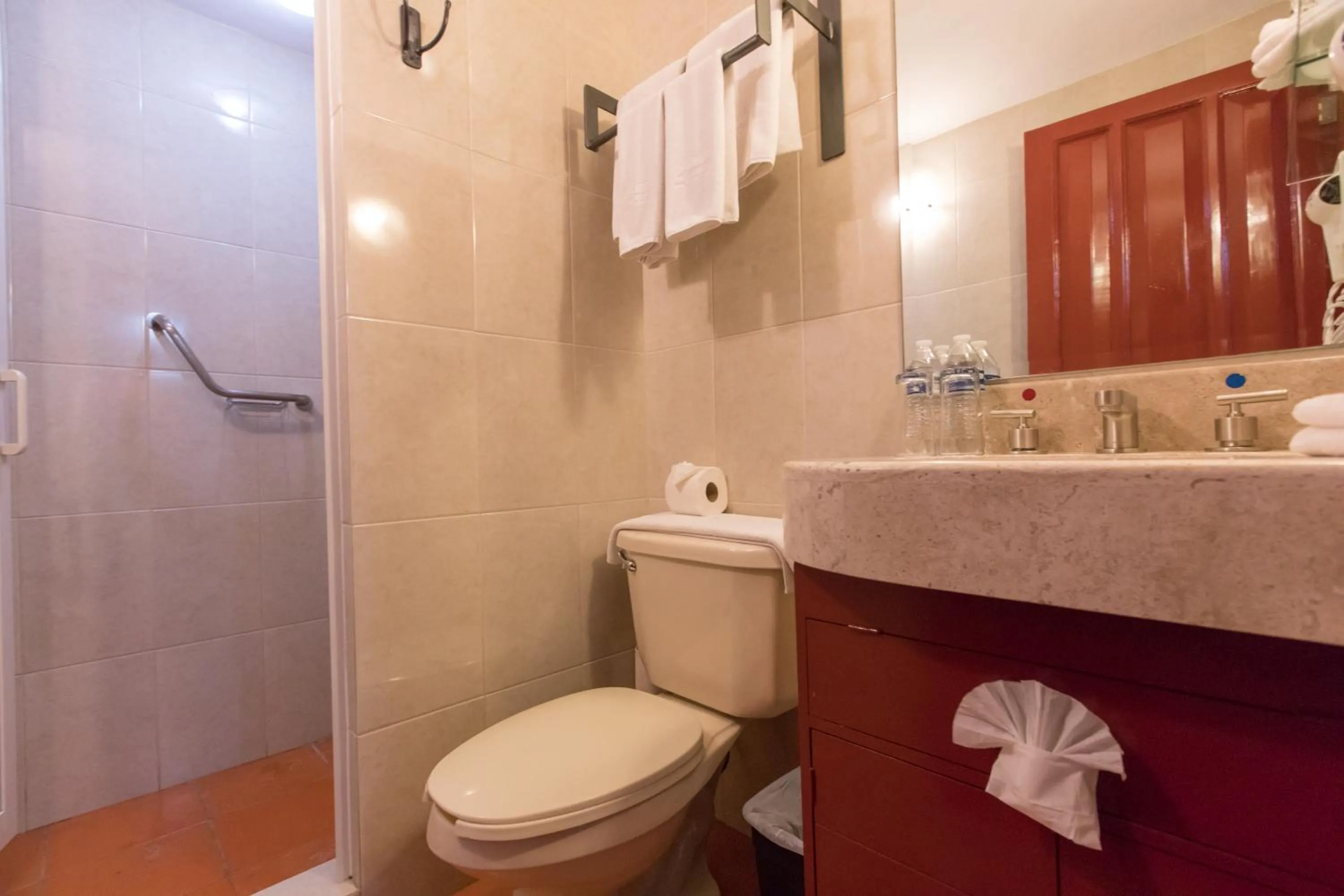 Toilet in Hotel de la Paz