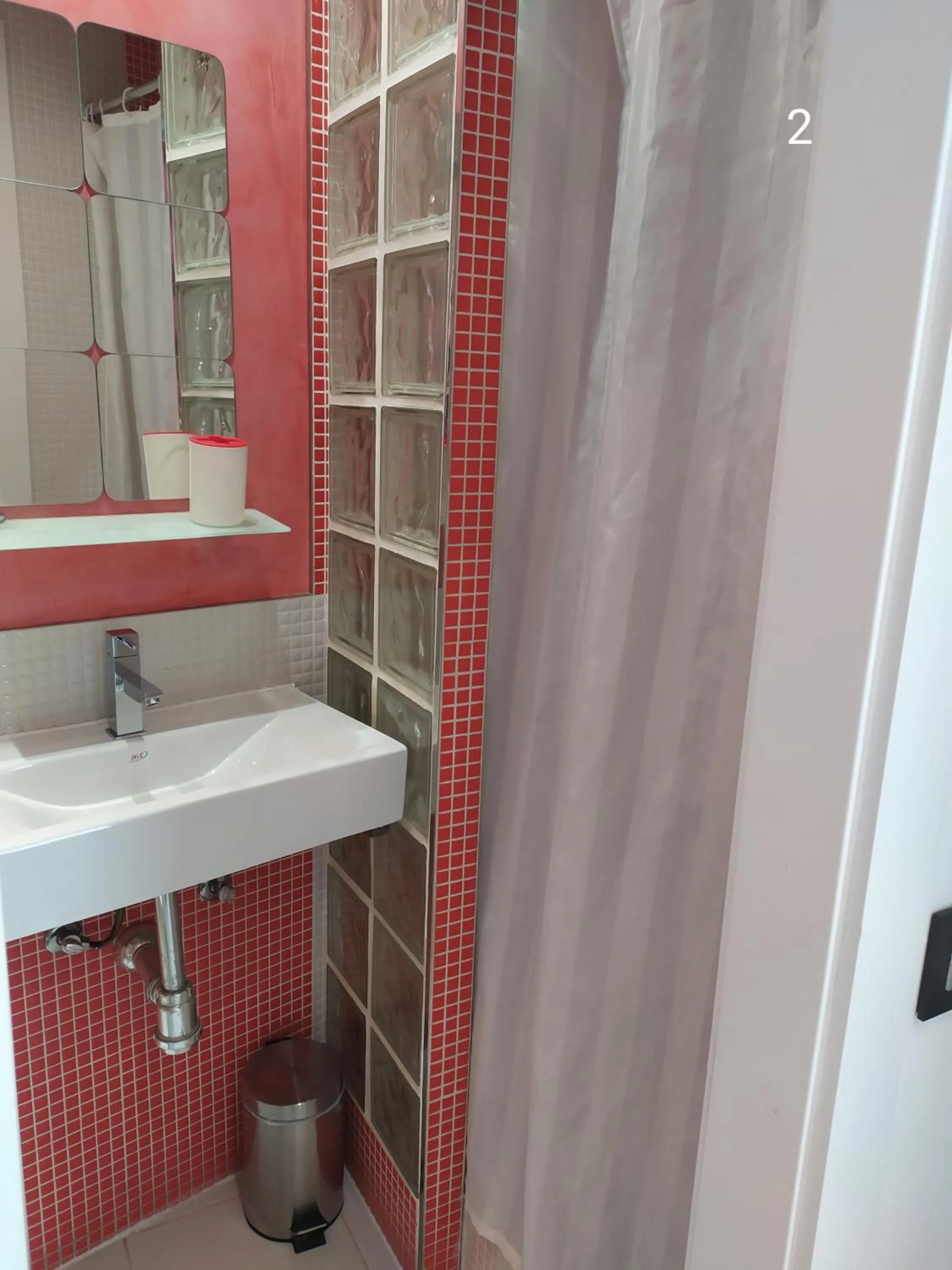 Bathroom in Hostal Inn Madrid