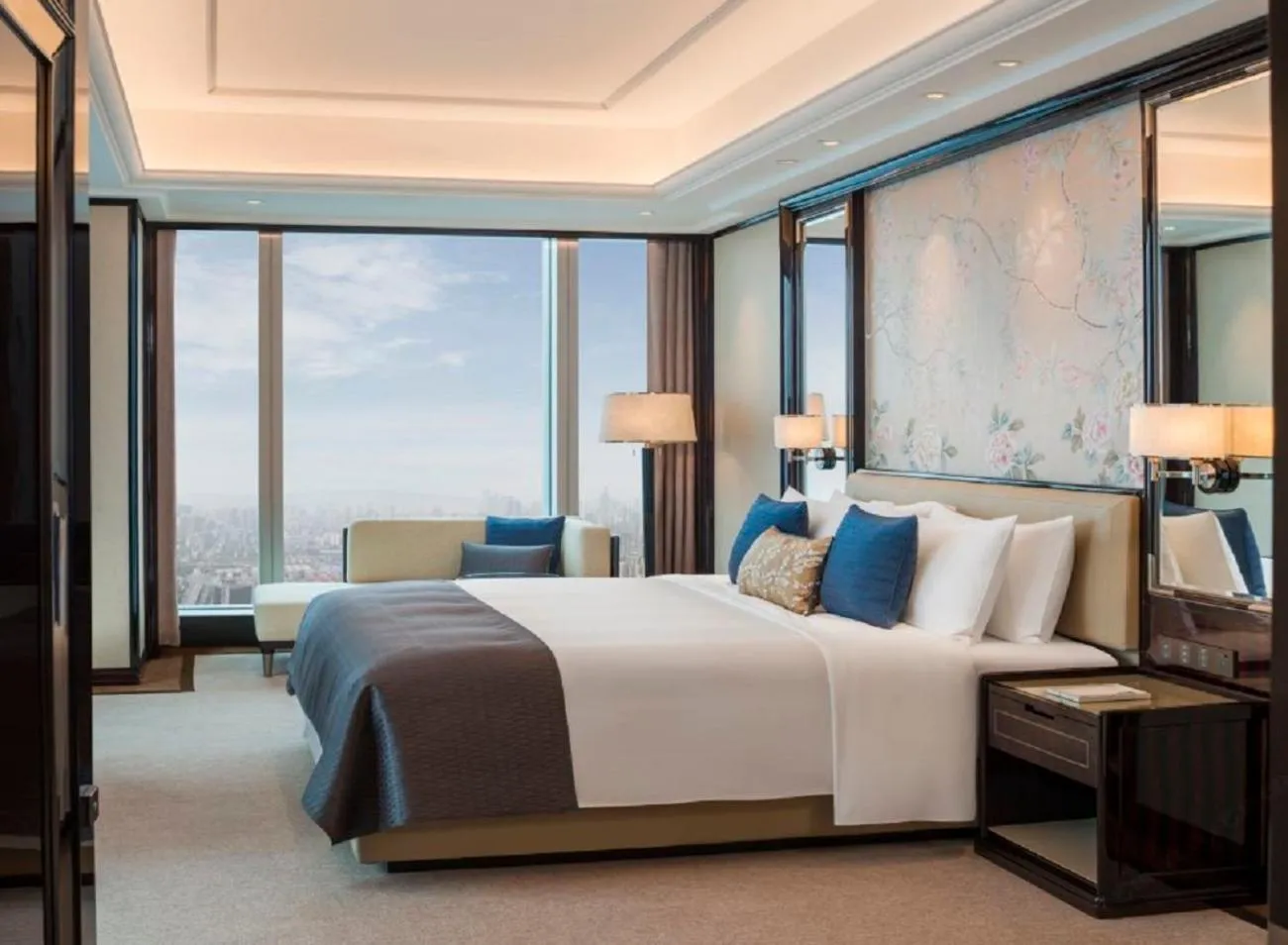 Photo of the whole room, Bed in The St. Regis Changsha