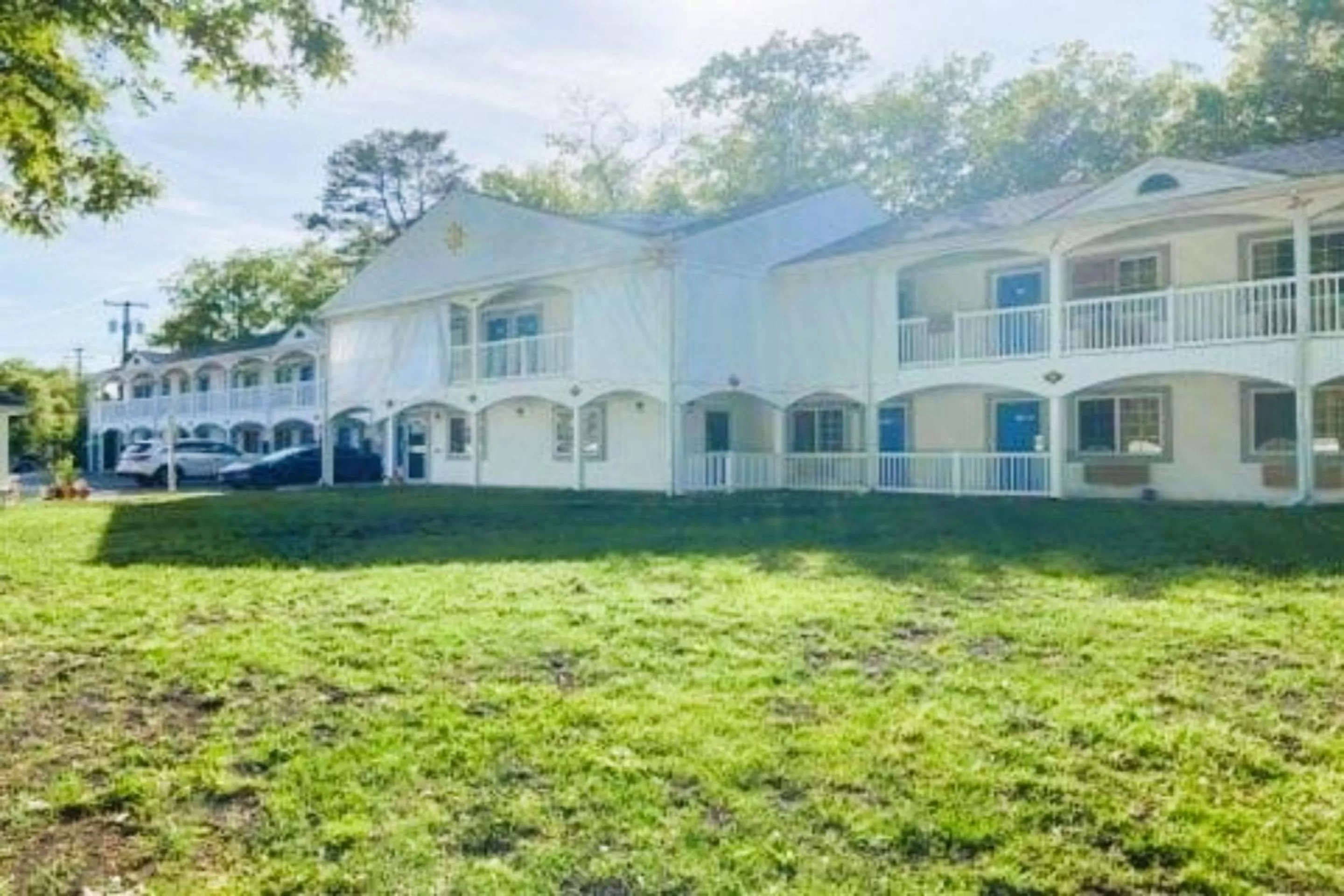 Property building in Studio Inn and Suites