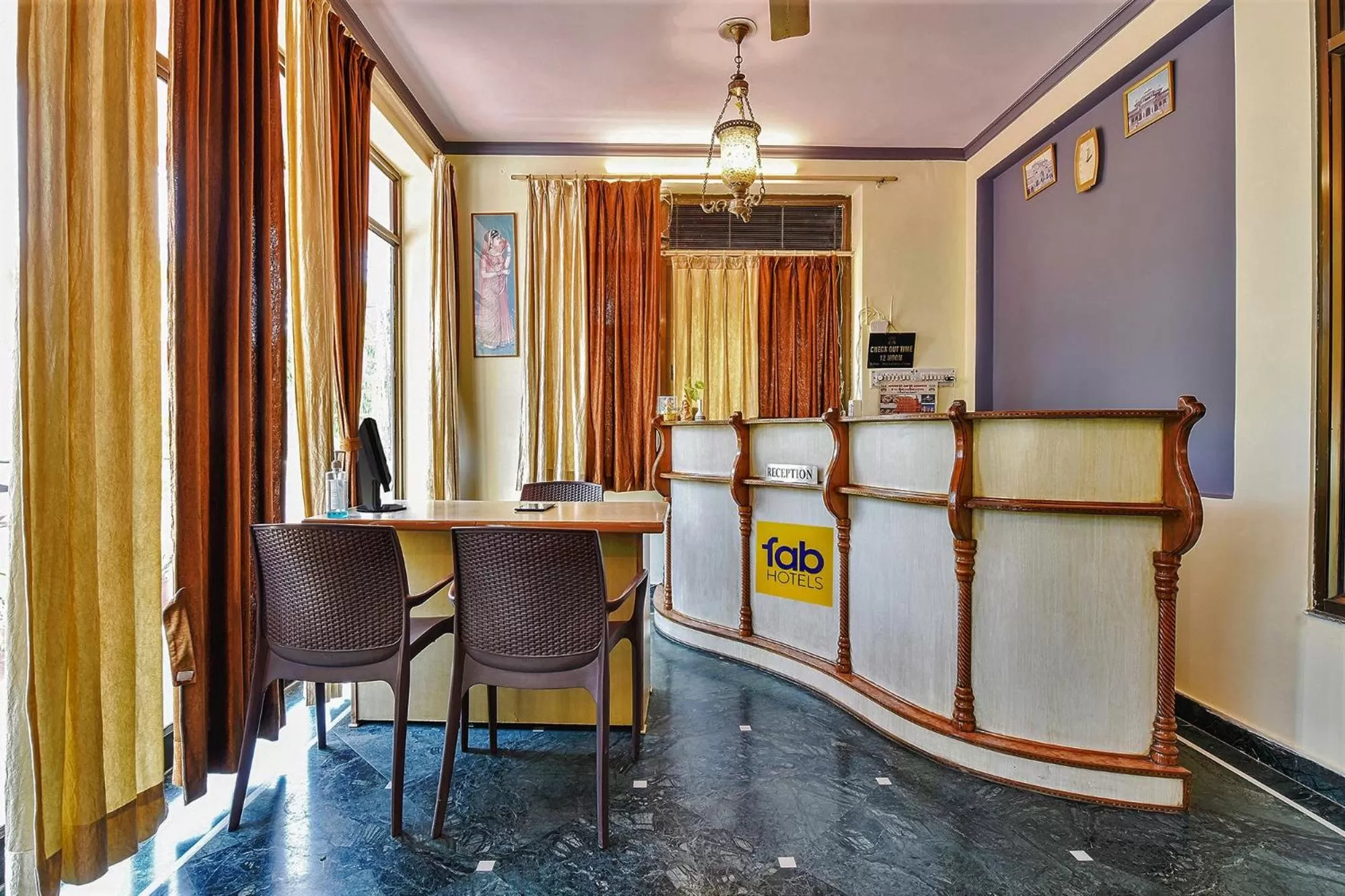 Lobby or reception in FabExpress Anuja