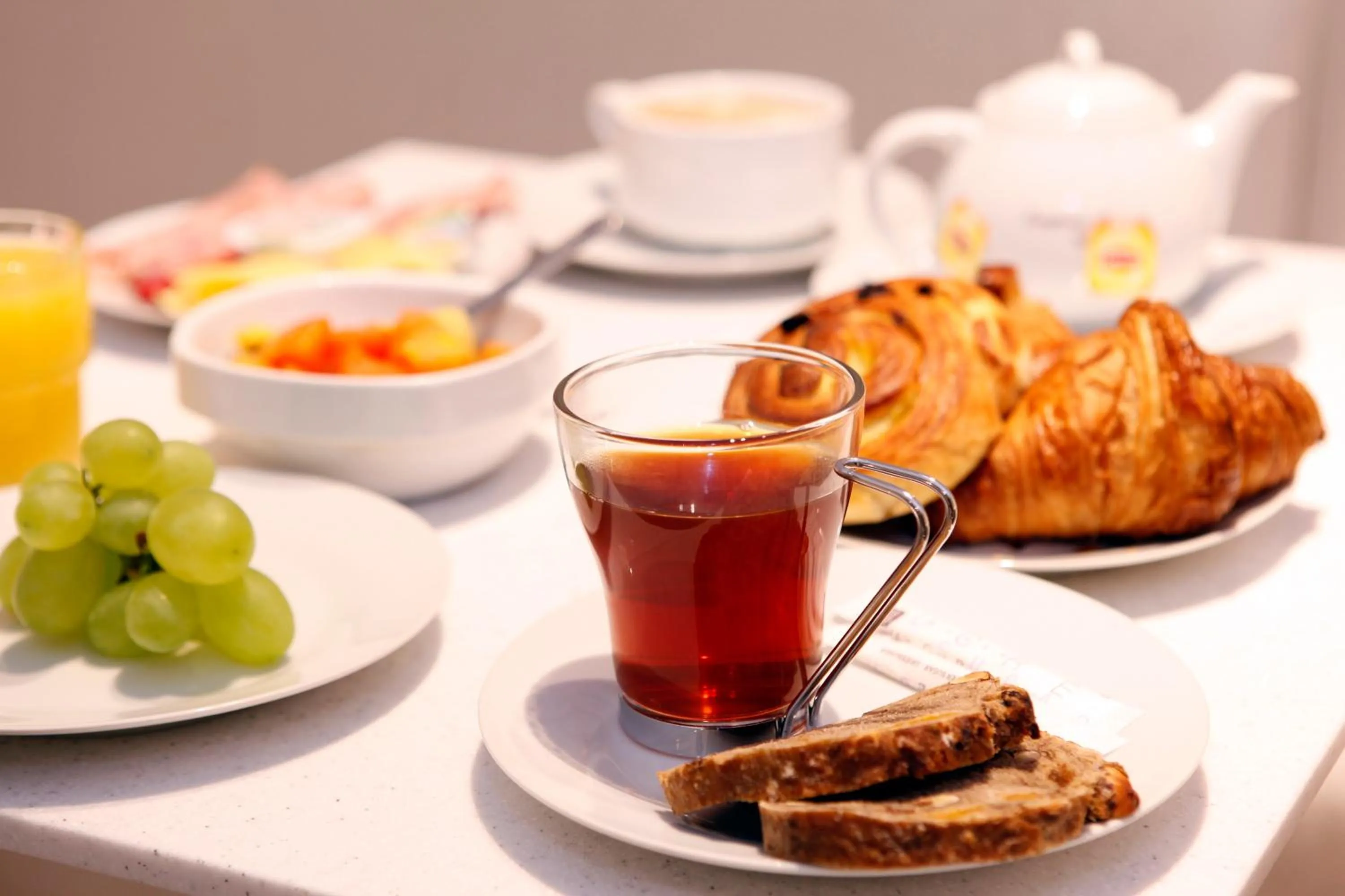 Food and drinks in Sure Hotel by Best Western Paris Gare du Nord