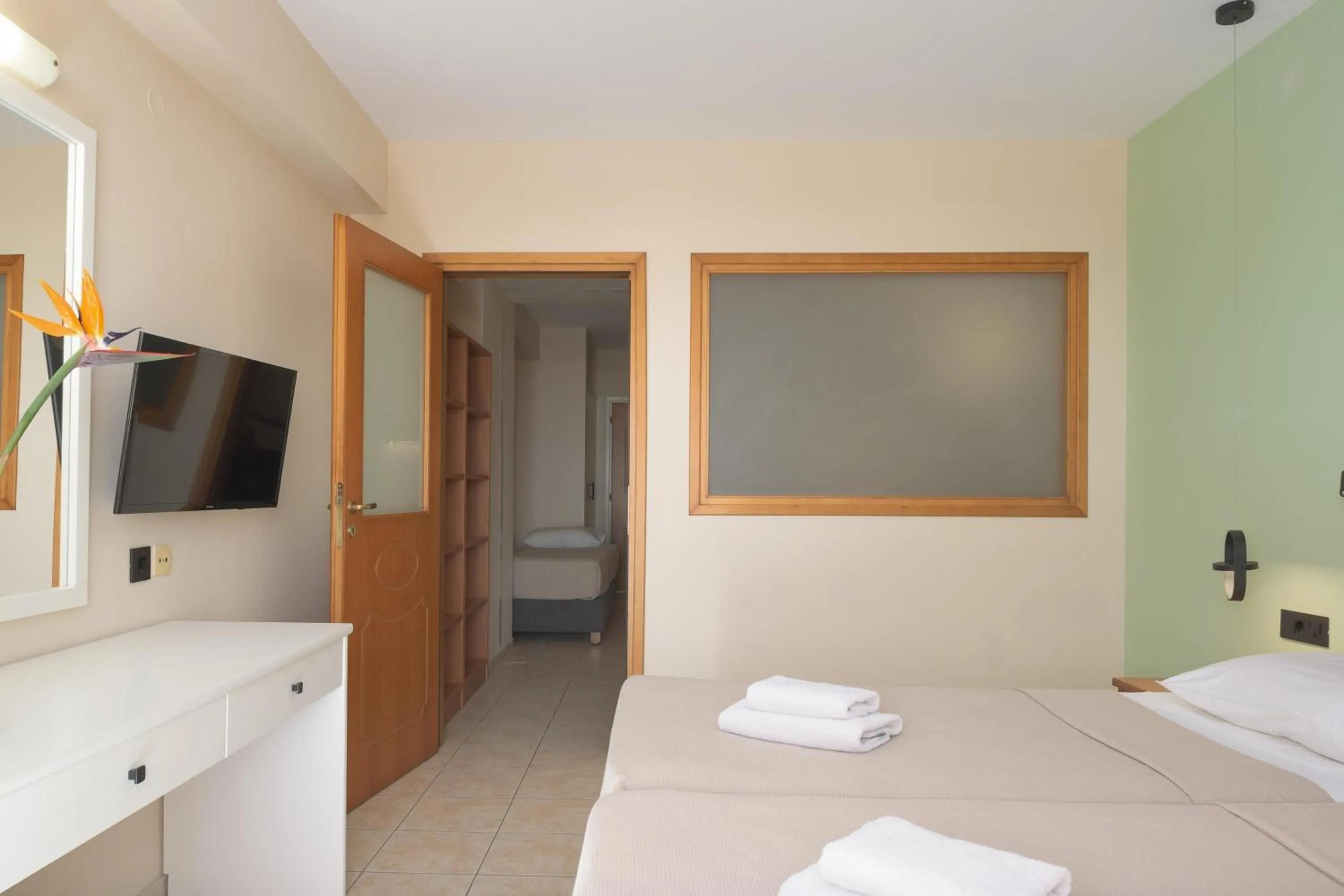 Photo of the whole room, Bed in Asterias Village