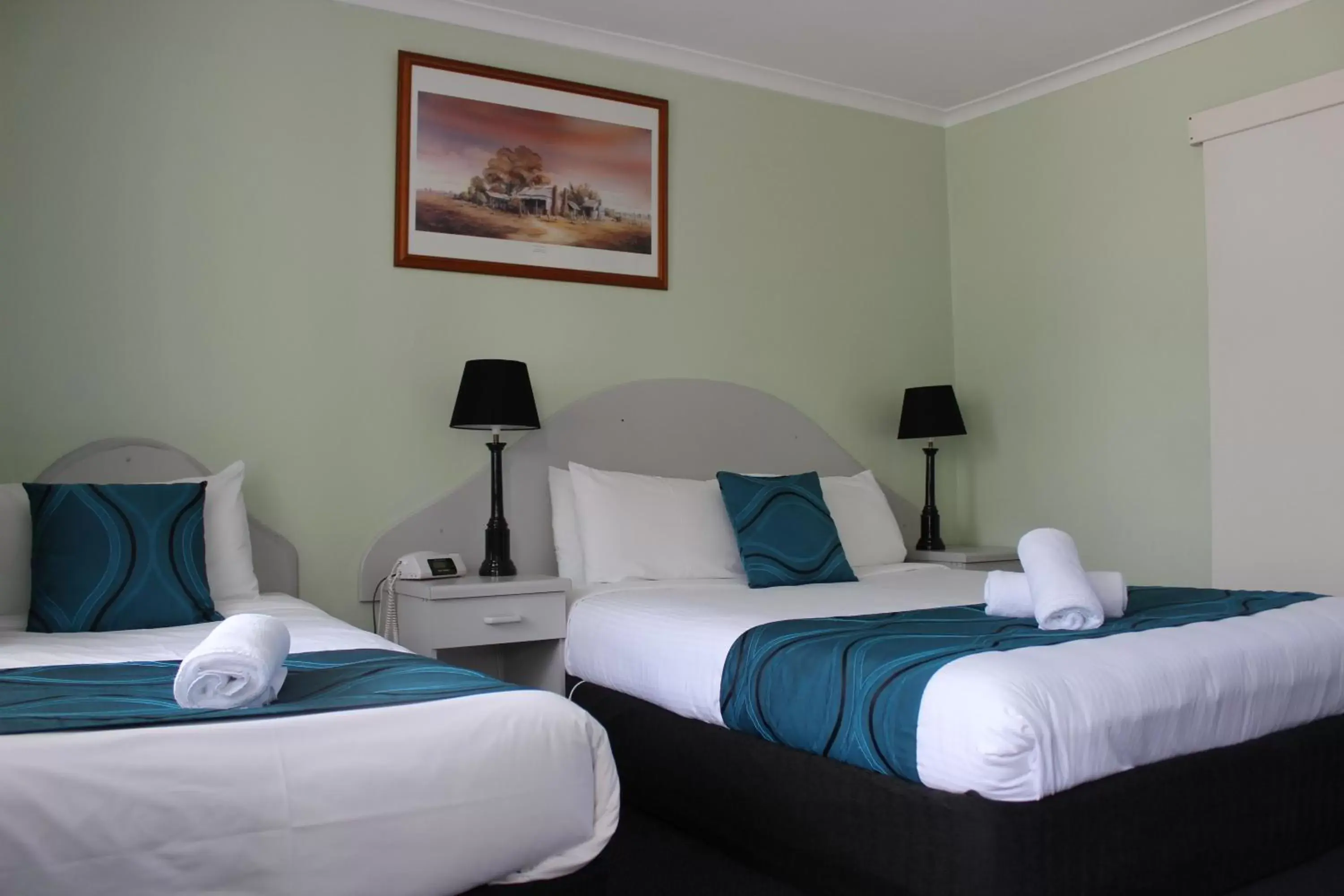 Standard Twin Room in High Mountains Motor Inn Standard Twin Room in High Mountains Motor Inn