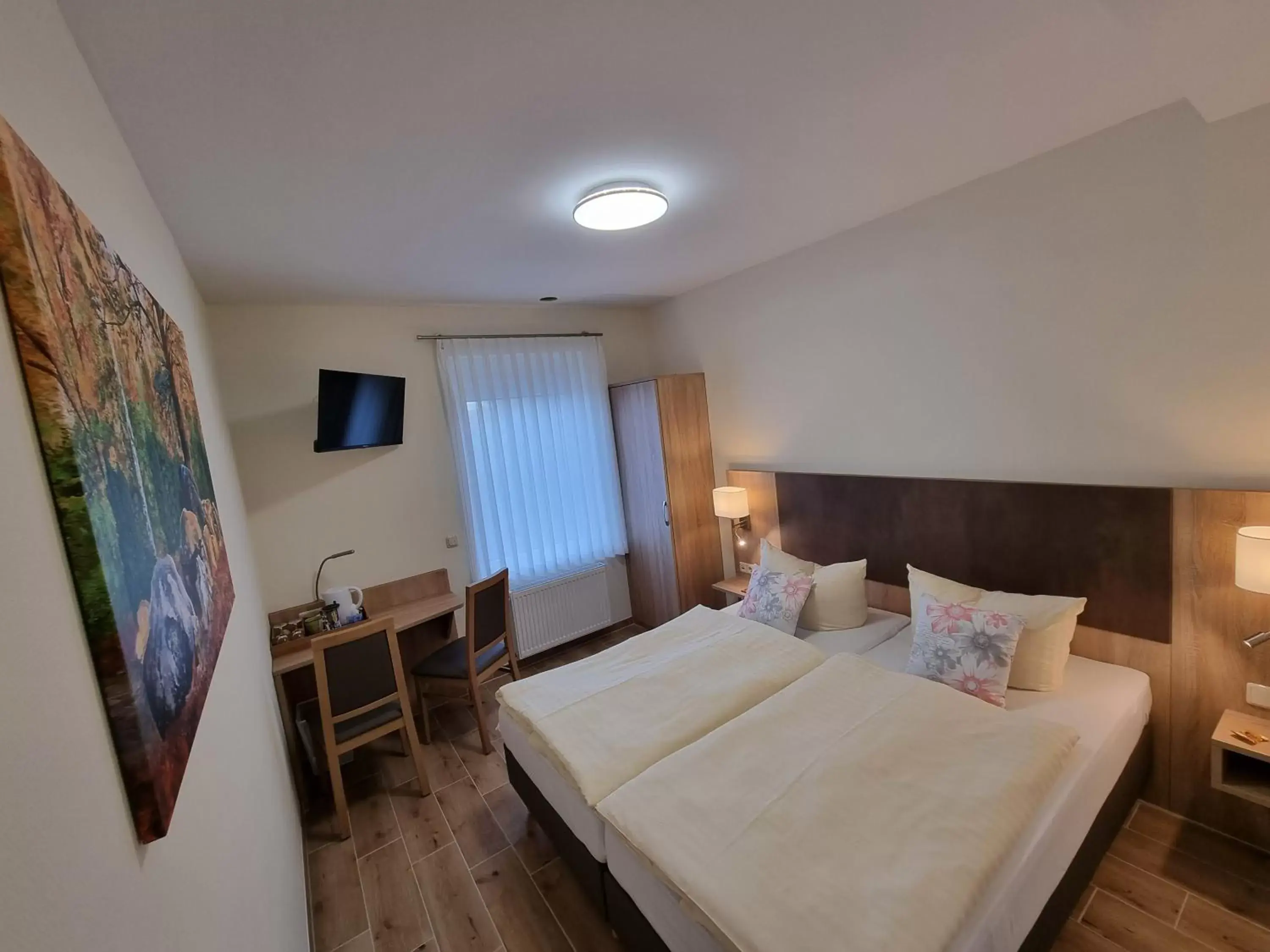 Double or Twin Room with Private Bathroom - single occupancy in Gästehaus Grunewald Bed & Breakfast Double or Twin Room with Private Bathroom - single occupancy in Gästehaus Grunewald Bed & Breakfast