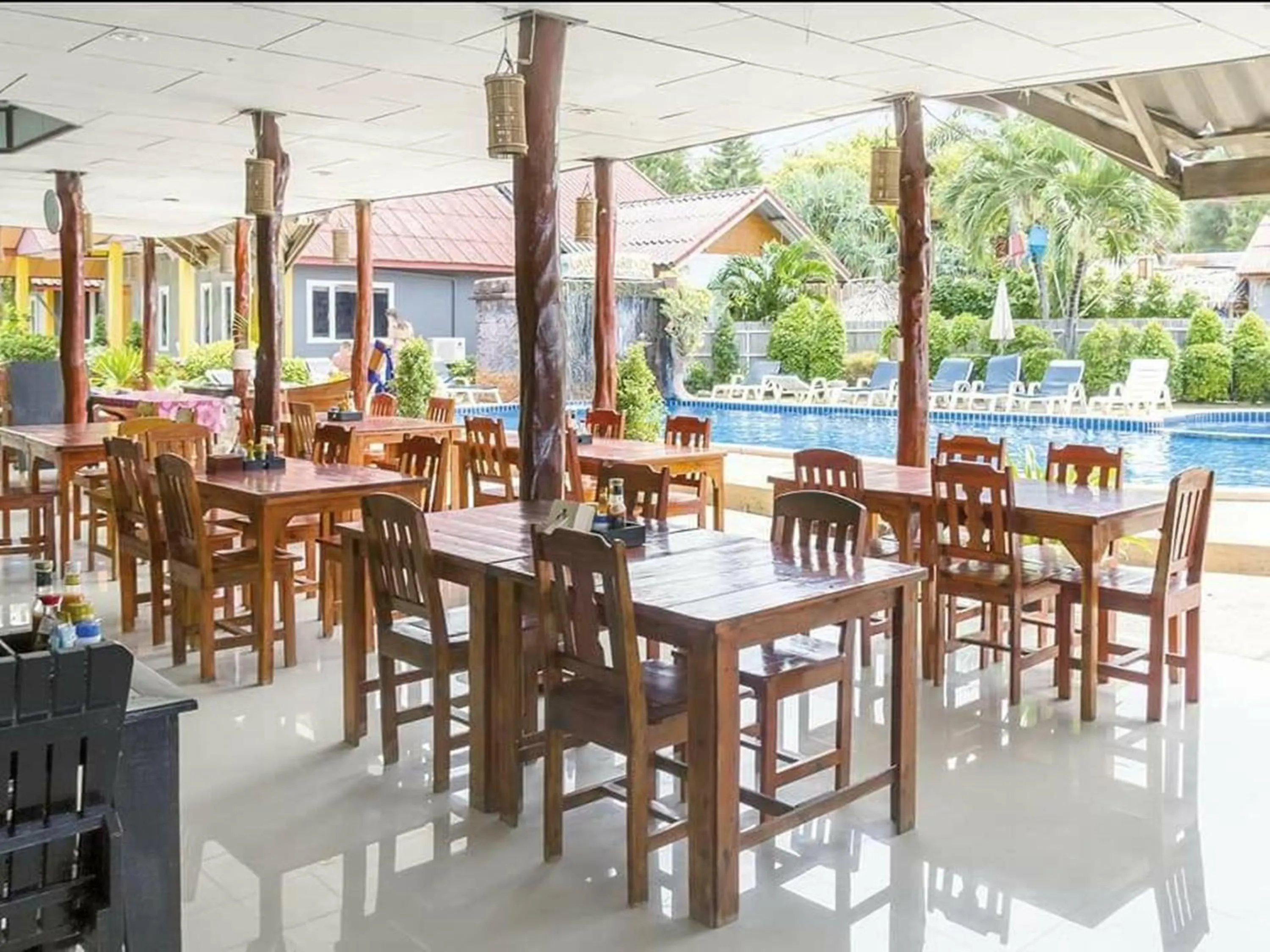 Restaurant/places to eat in Lanta New Beach Bungalows - SHA Plus