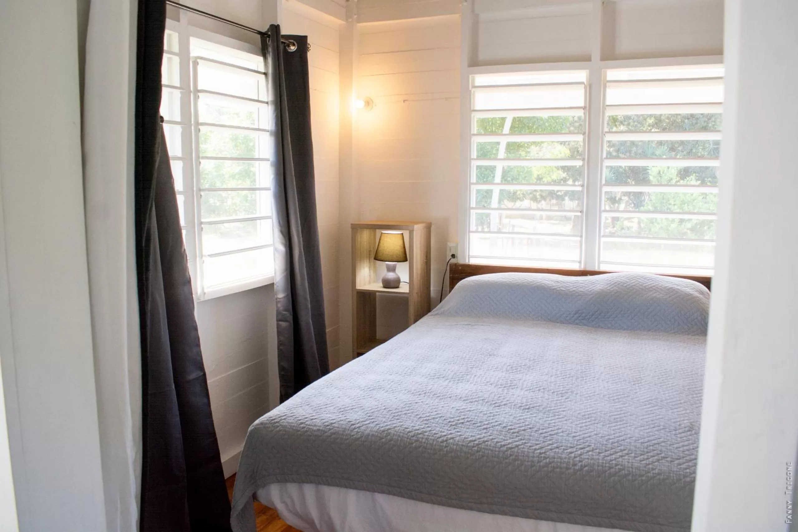 Bedroom, Bed in Horse Cottage