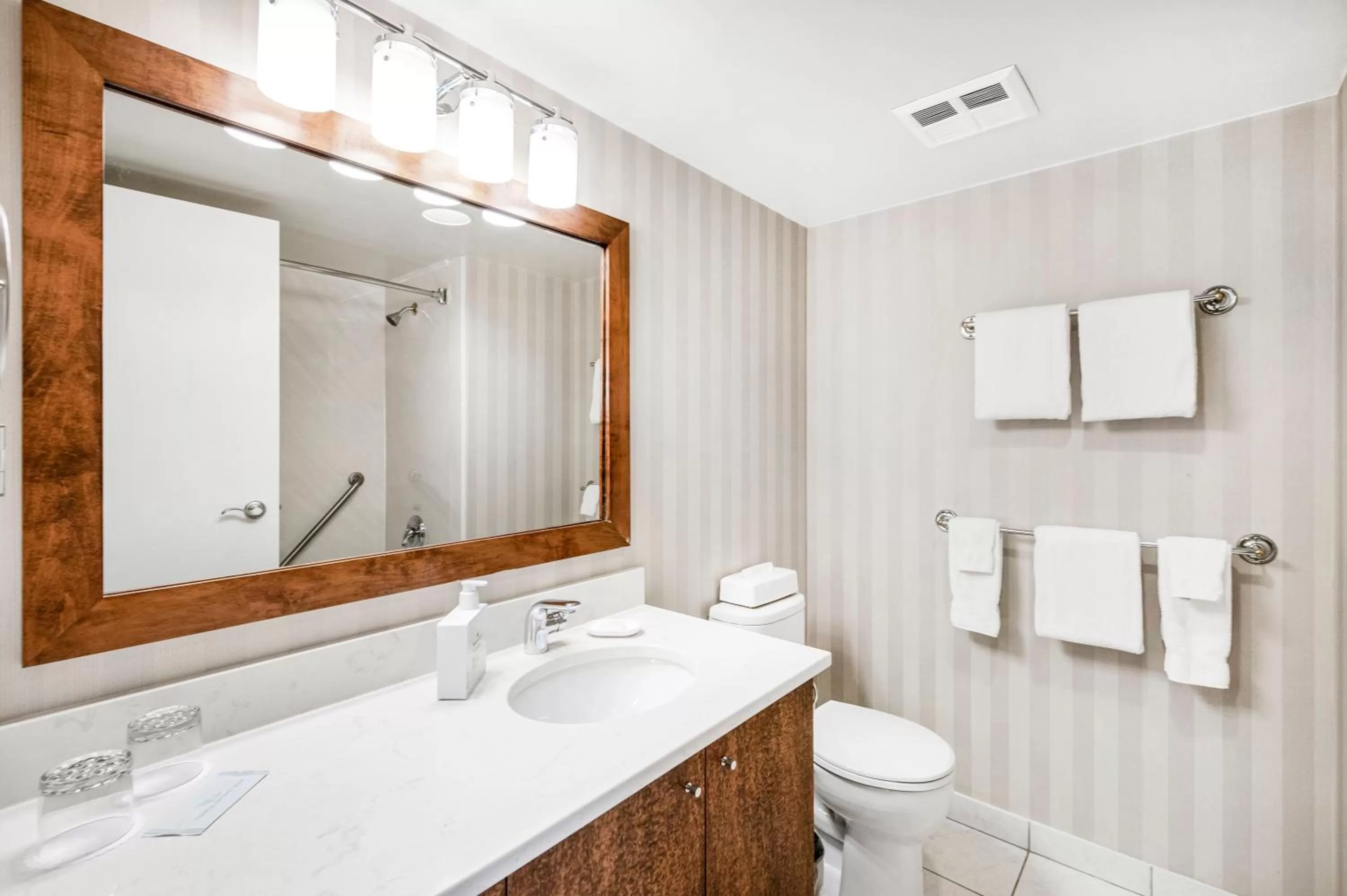 Bathroom in Victoria Regent Waterfront Hotel & Suites