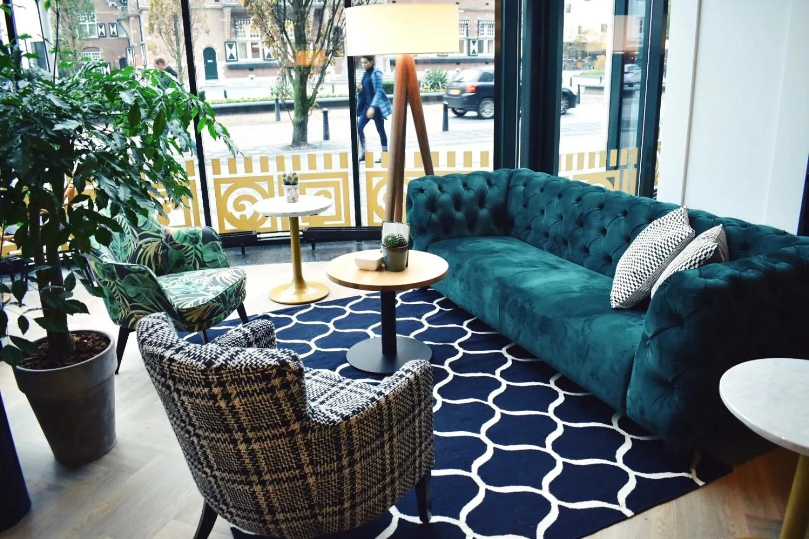 Restaurant/places to eat in Hotel Theater Figi