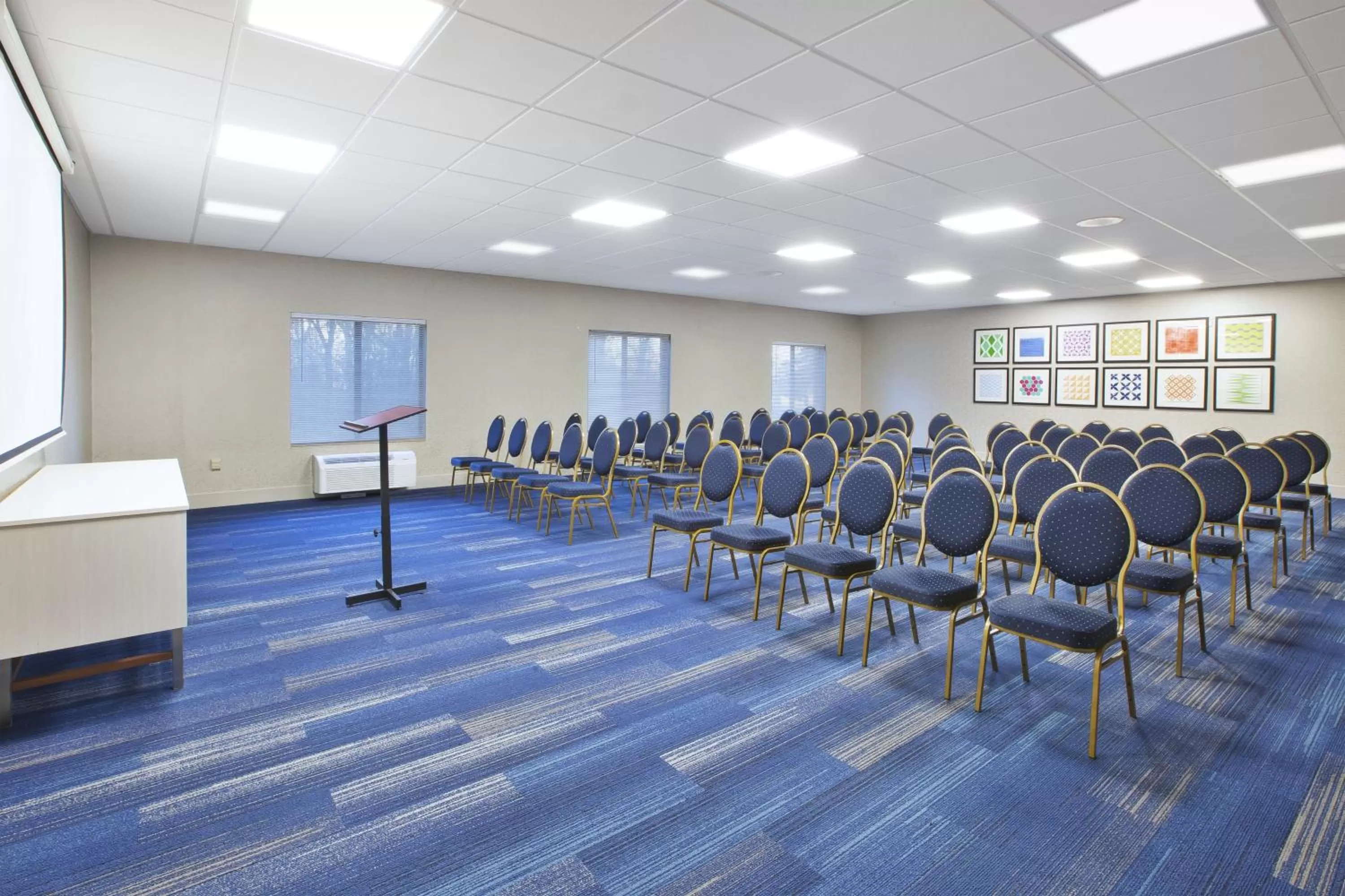 Meeting/conference room in Holiday Inn Express Niles by IHG