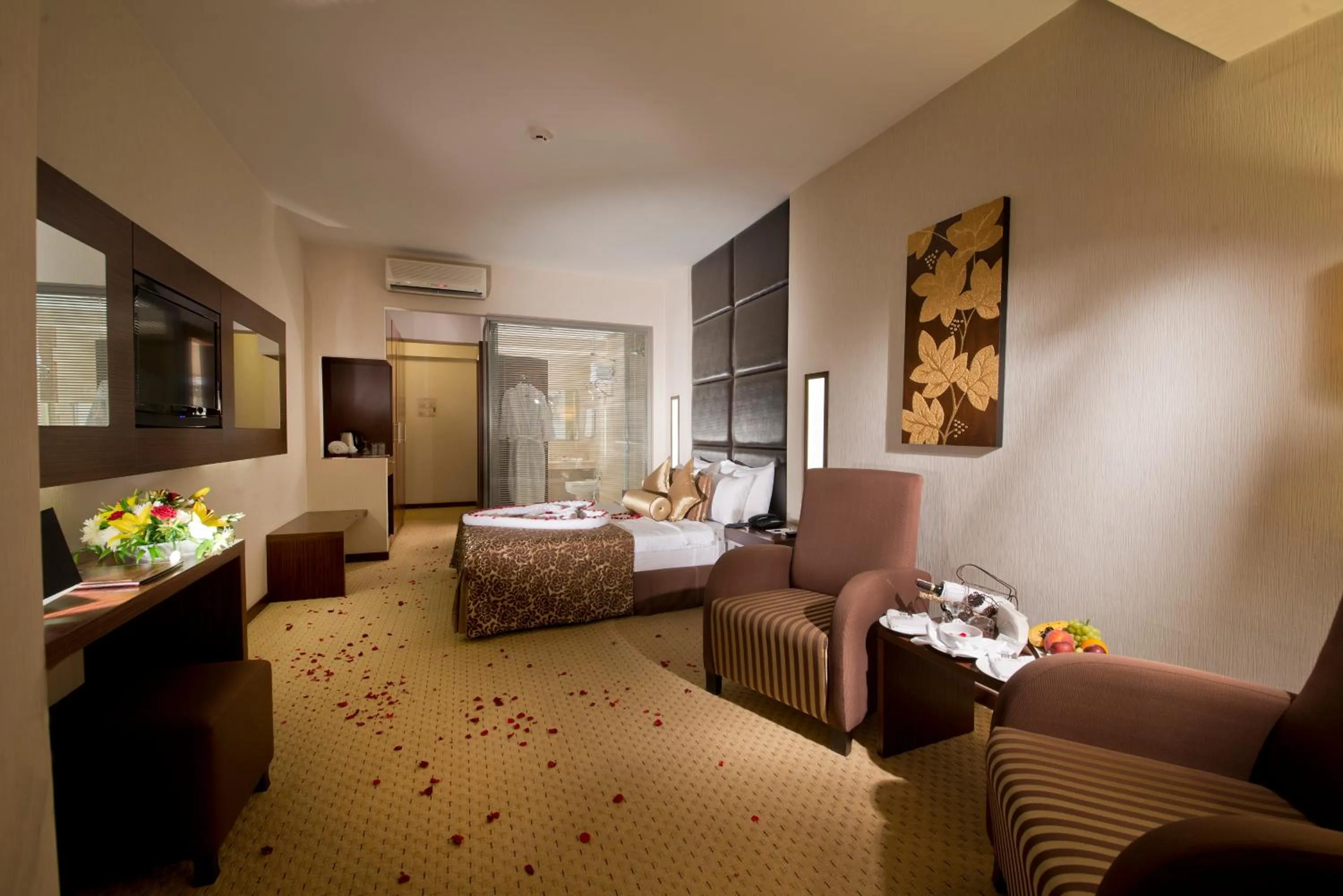 Photo of the whole room, Bed in North Point Hotel