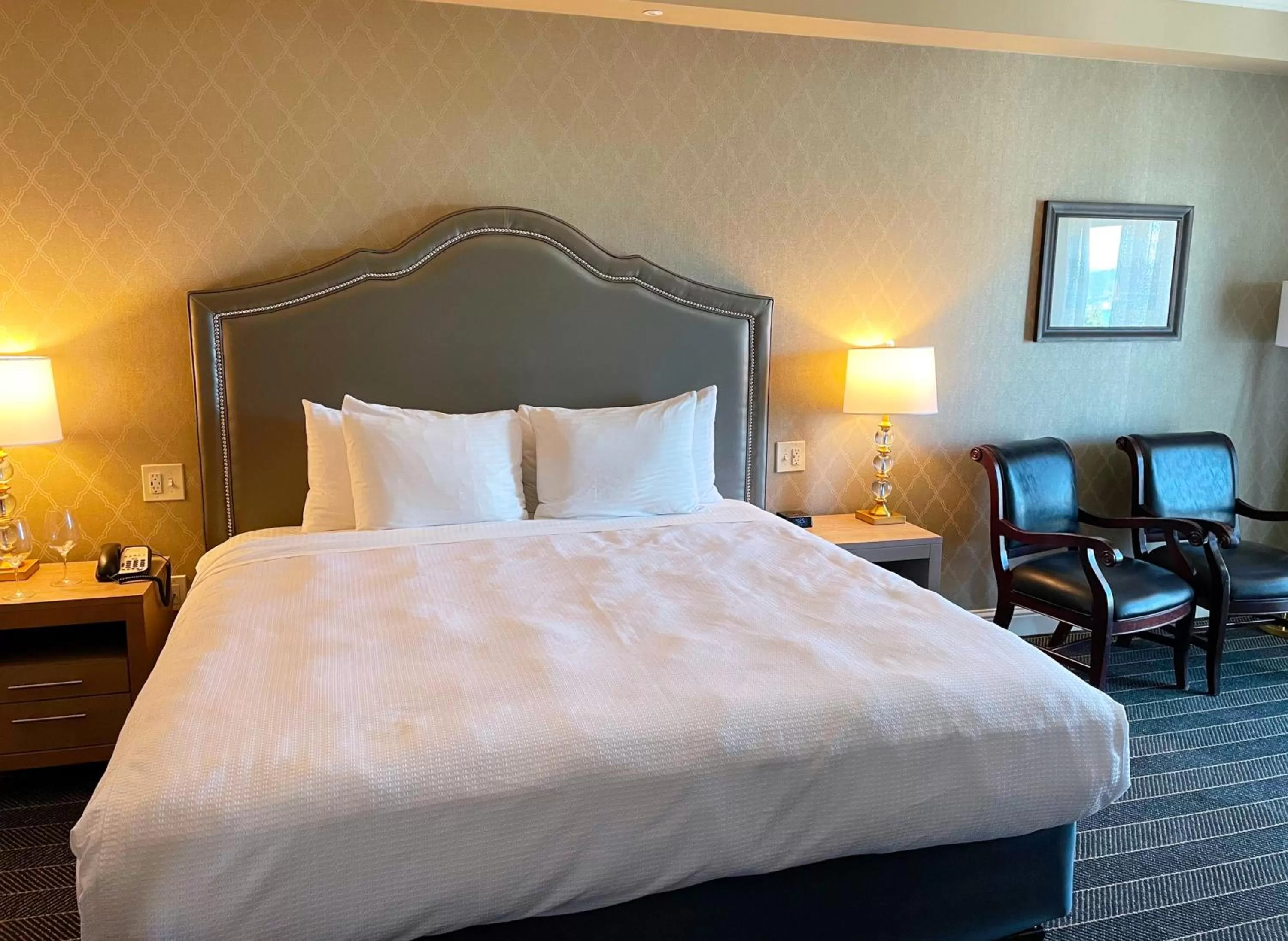 Bed in Majestic Inn and Spa