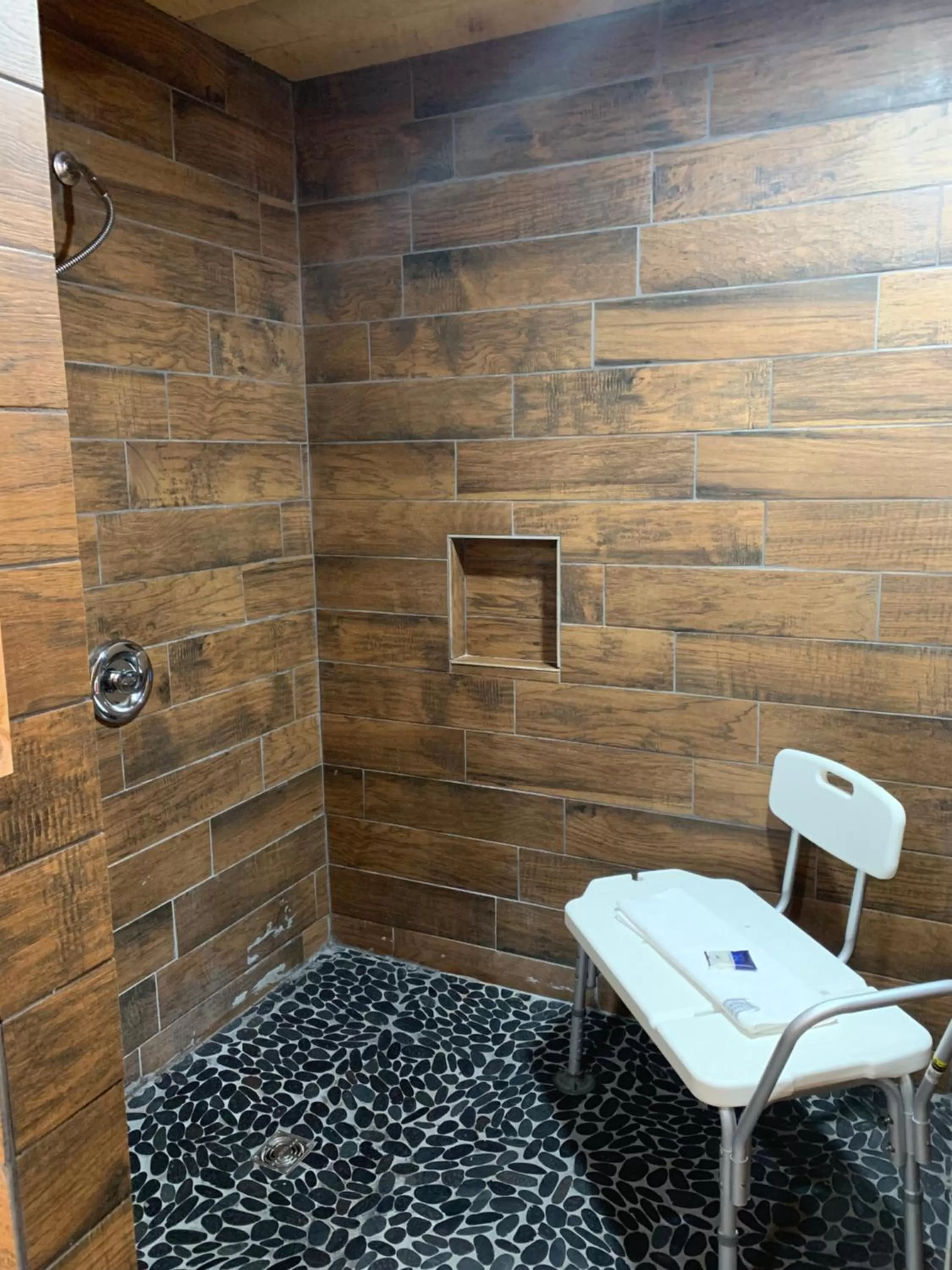 Americas Best Value Inn Wall