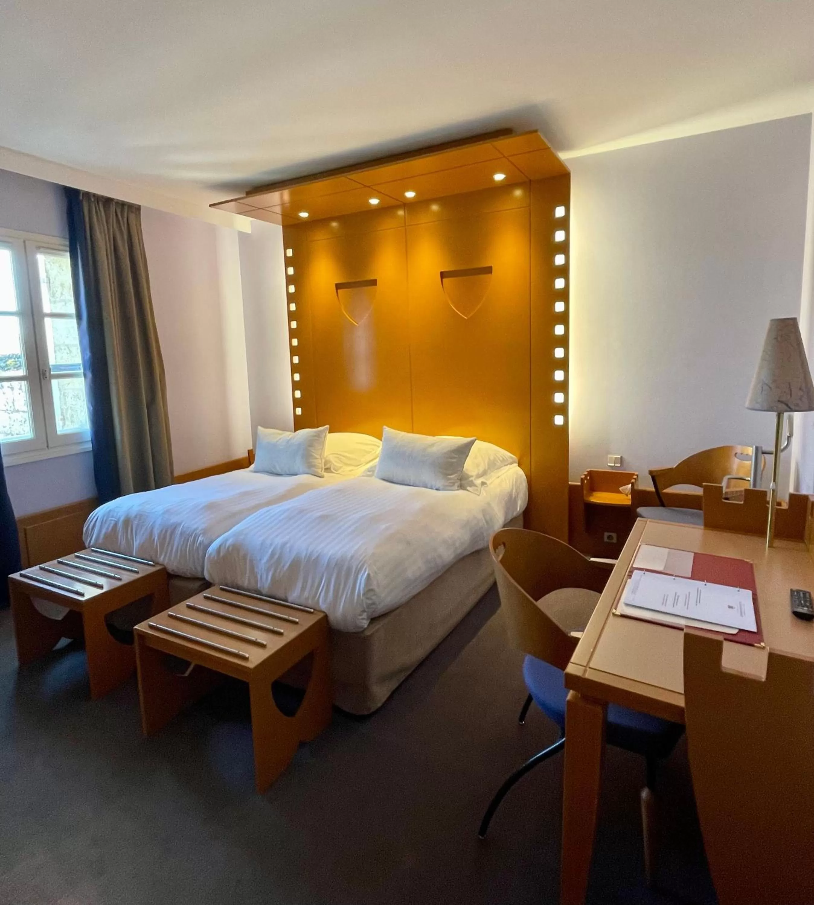 Bedroom, Bed in Hôtel Au Logis des Remparts