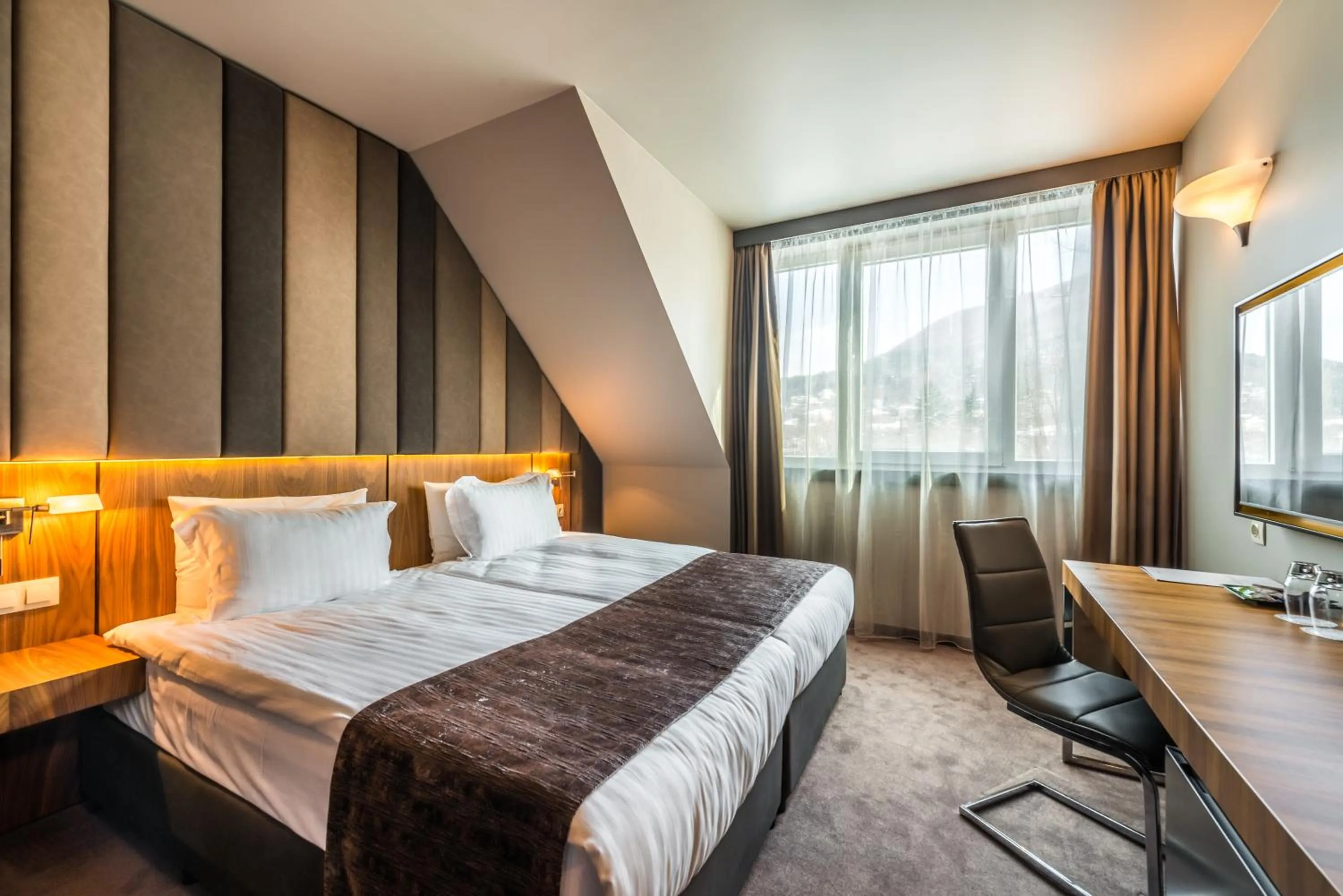 Bed in All Seasons Residence Design Hotel - Free parking