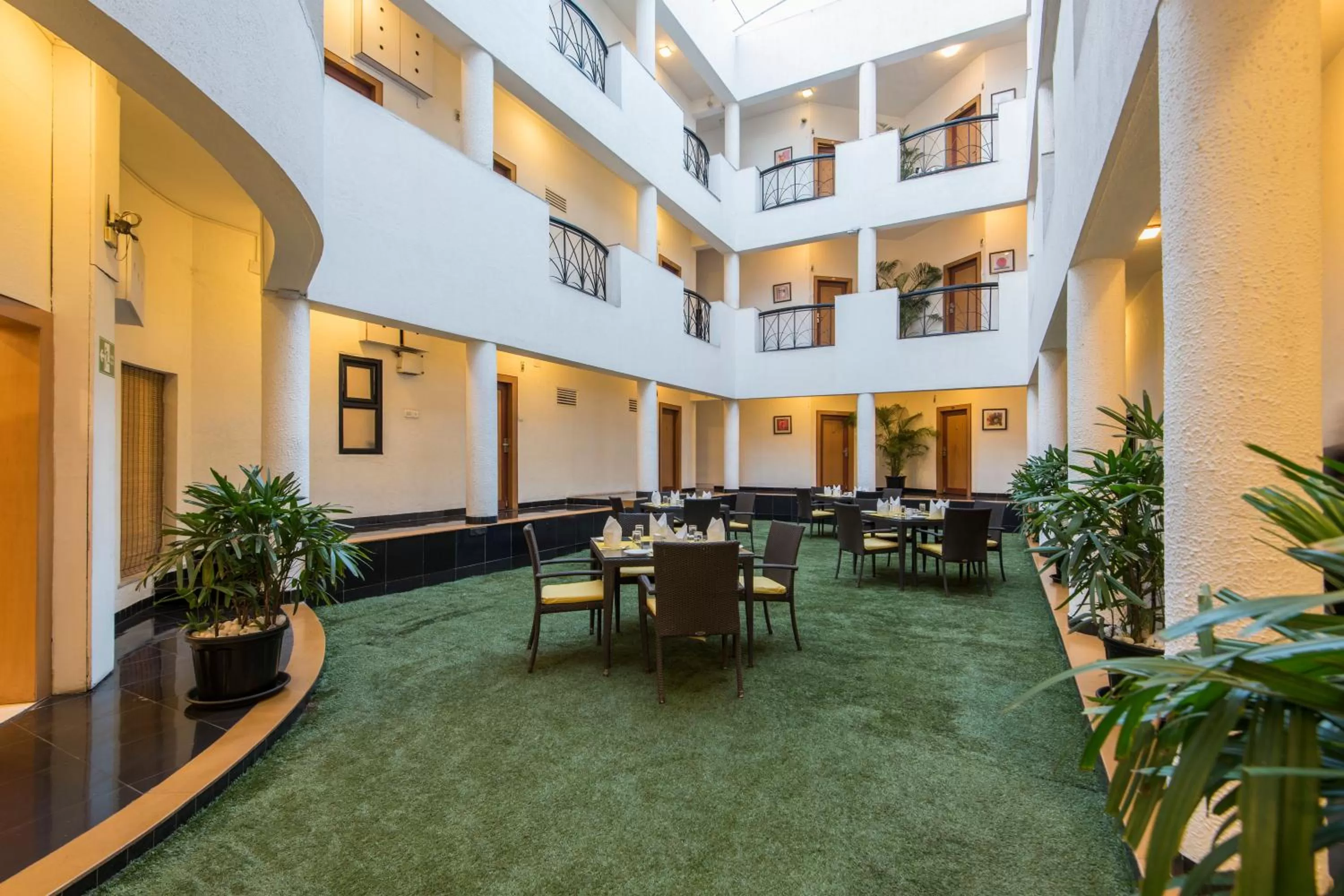 Restaurant/places to eat in Hotel Phoenix Koregaon Park