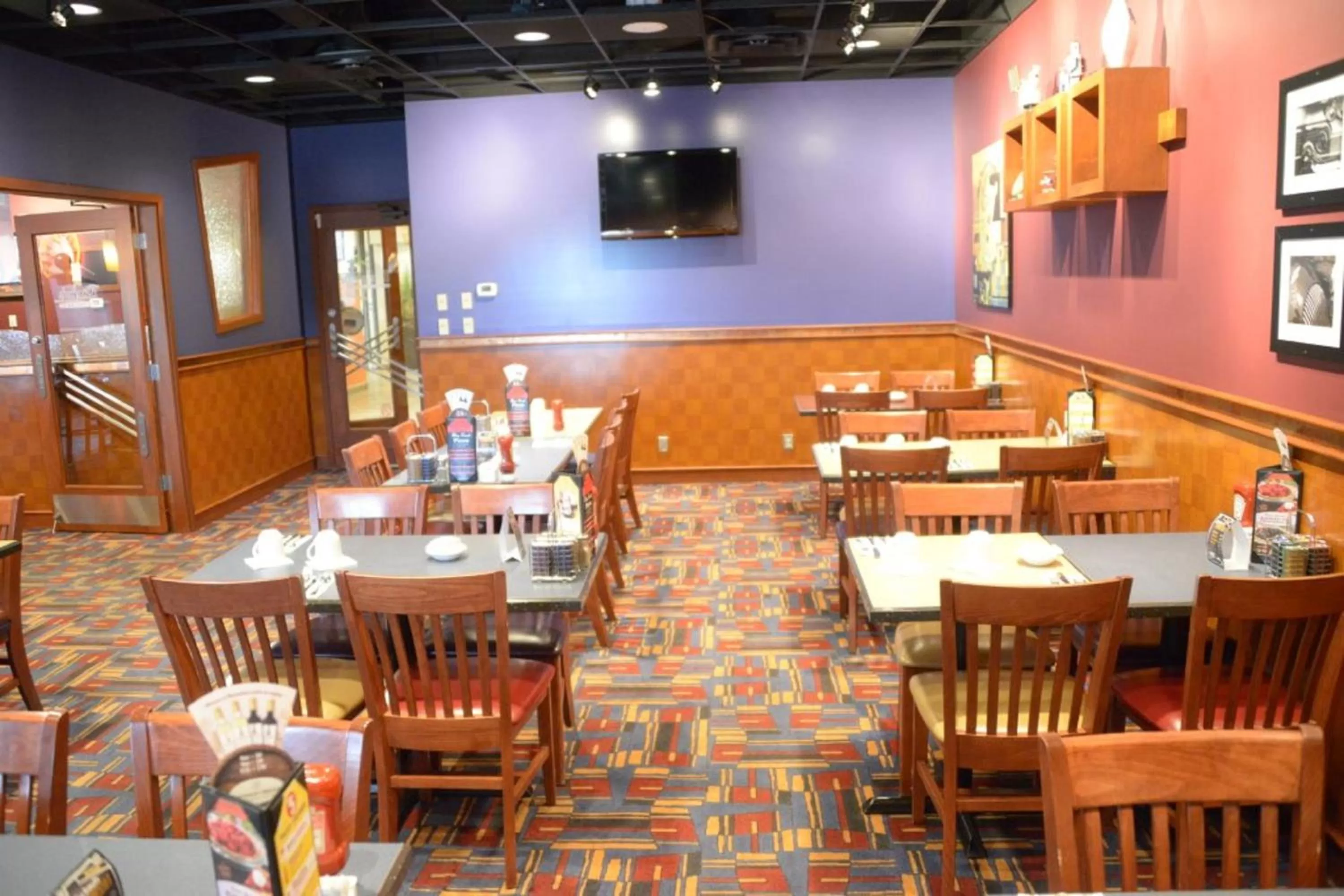 American breakfast in Seven Oaks Hotel Regina