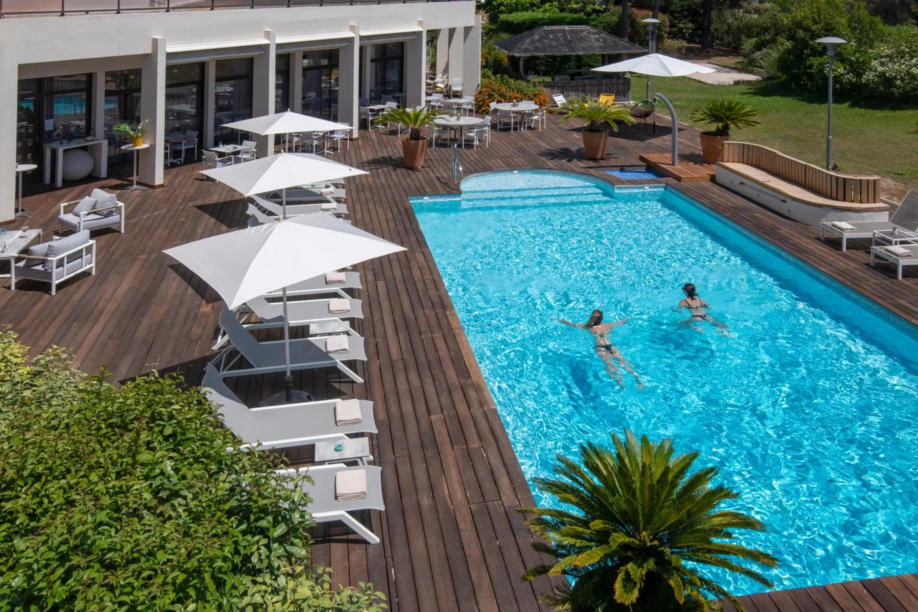 Swimming pool in Mercure Hyères Centre Côte d'Azur