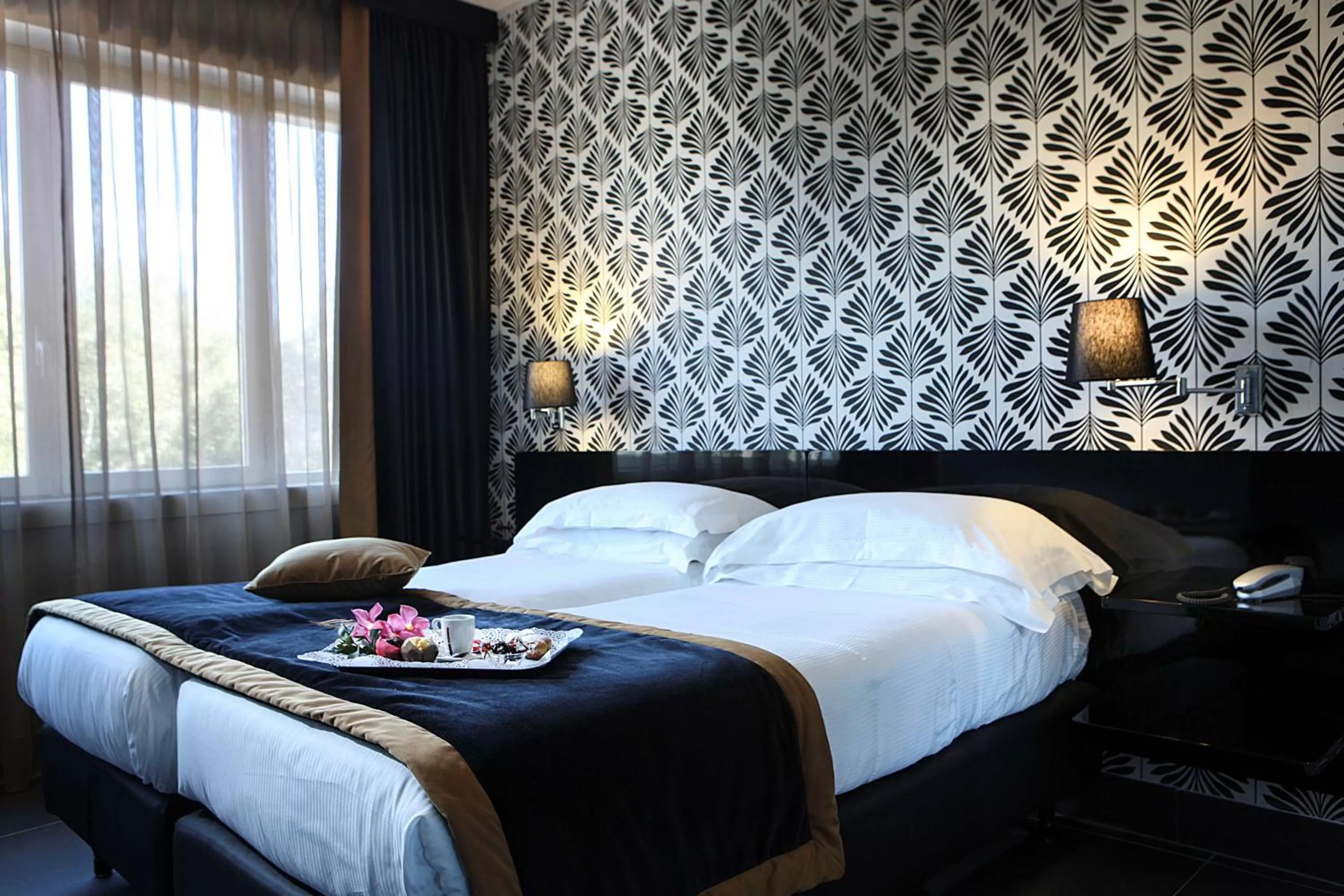 Photo of the whole room, Bed in Best Western JFK Hotel