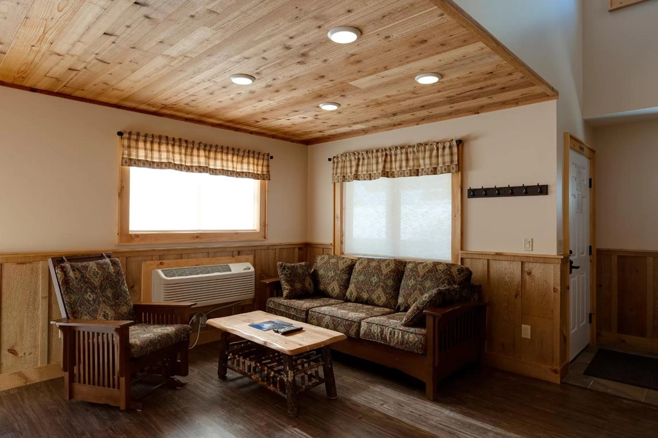 Living room in Cobble Mountain Lodge