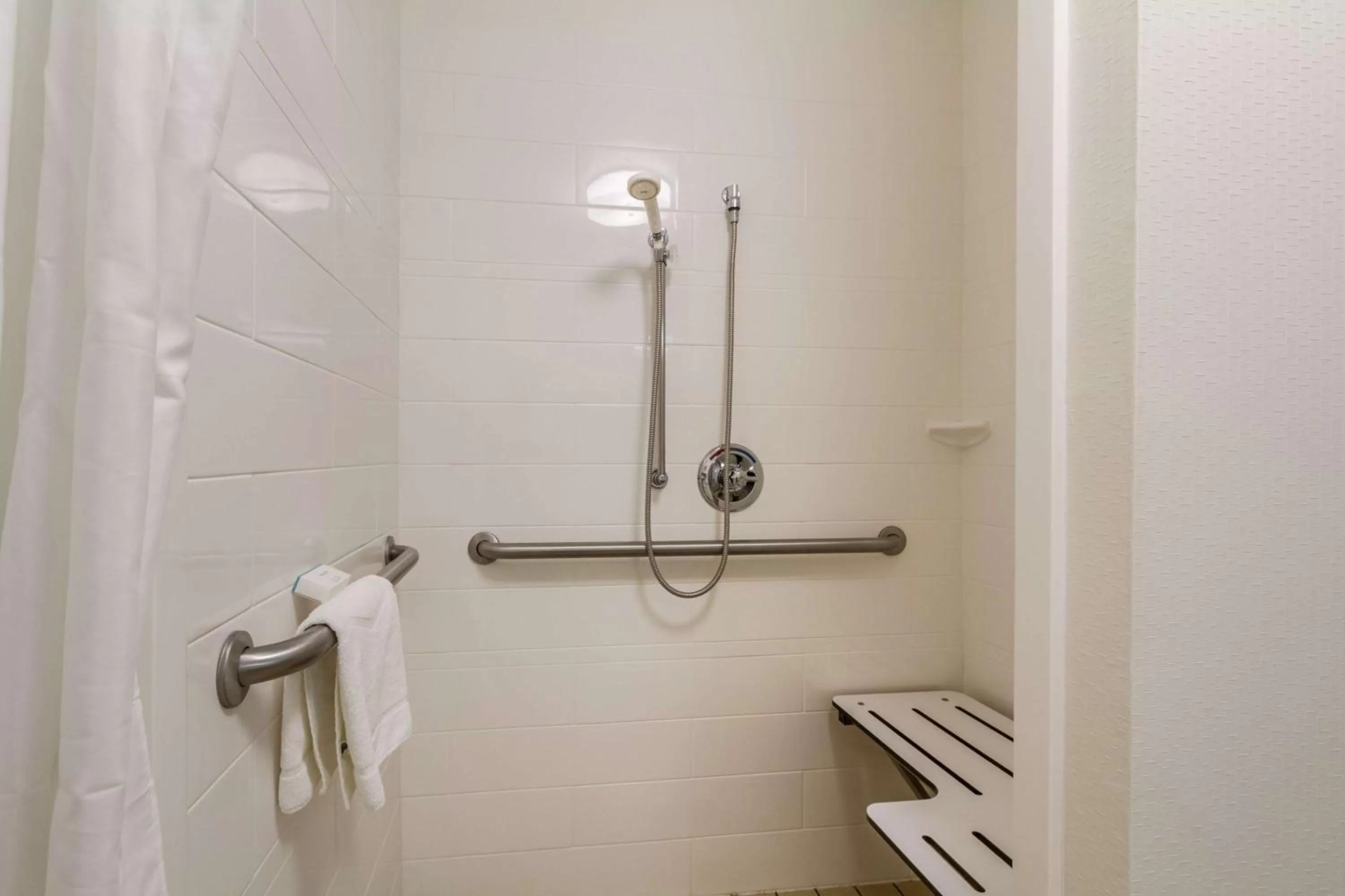 Bathroom in Hampton Inn Jackson Pearl Intrntl Airport