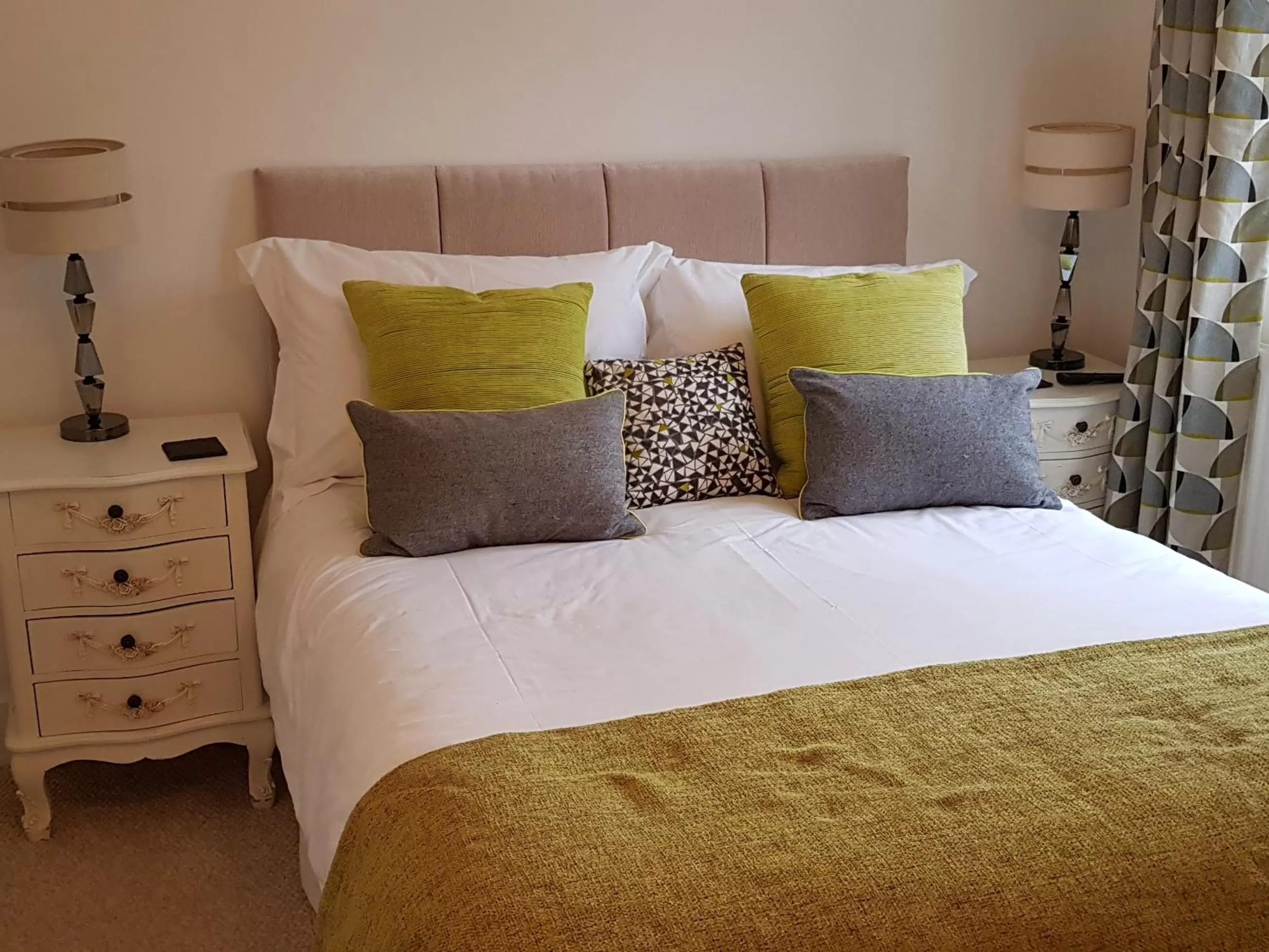 Bedroom, Bed in Wisteria Haze