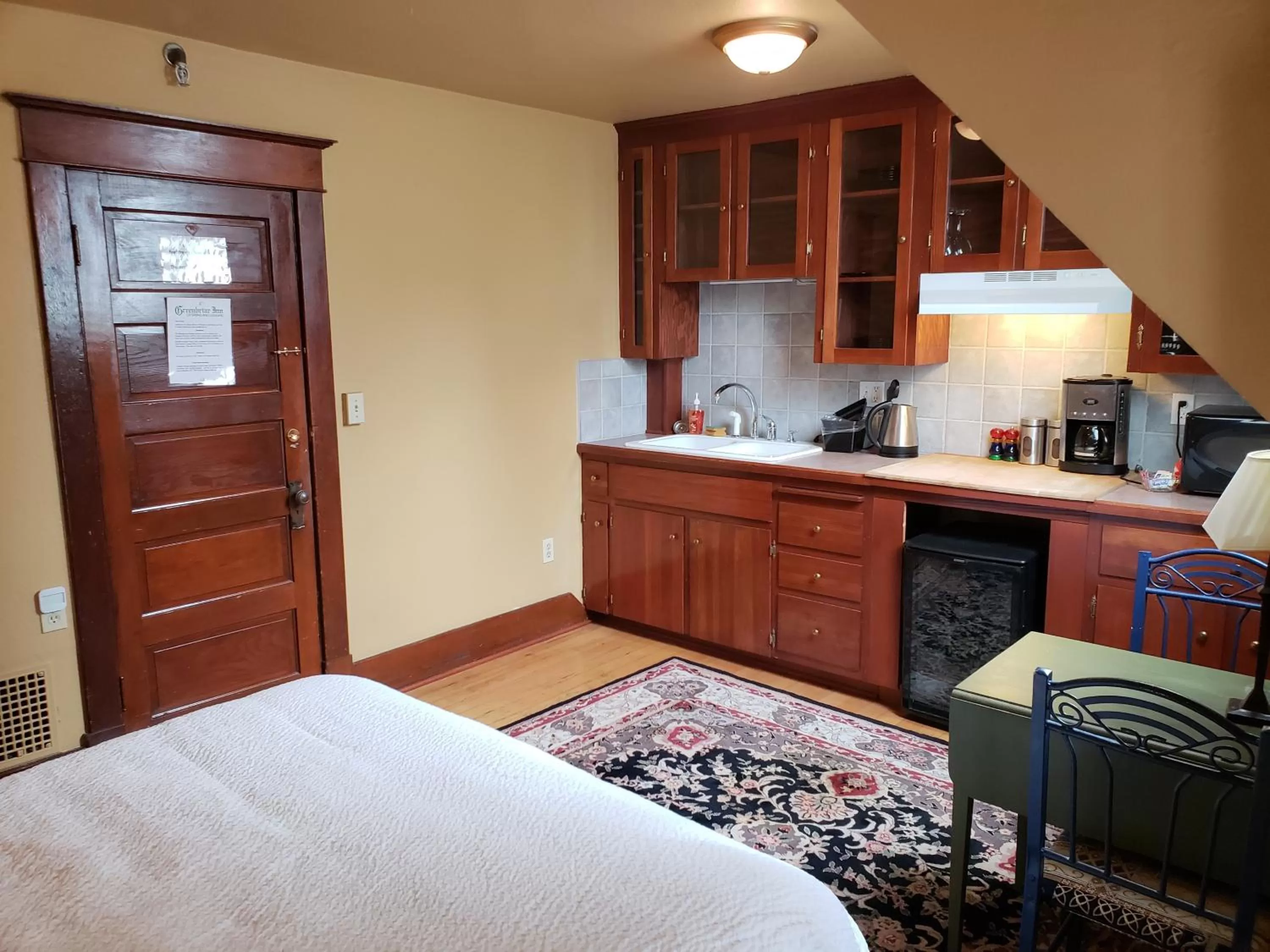 Kitchen/Kitchenette in Greenbriar Inn