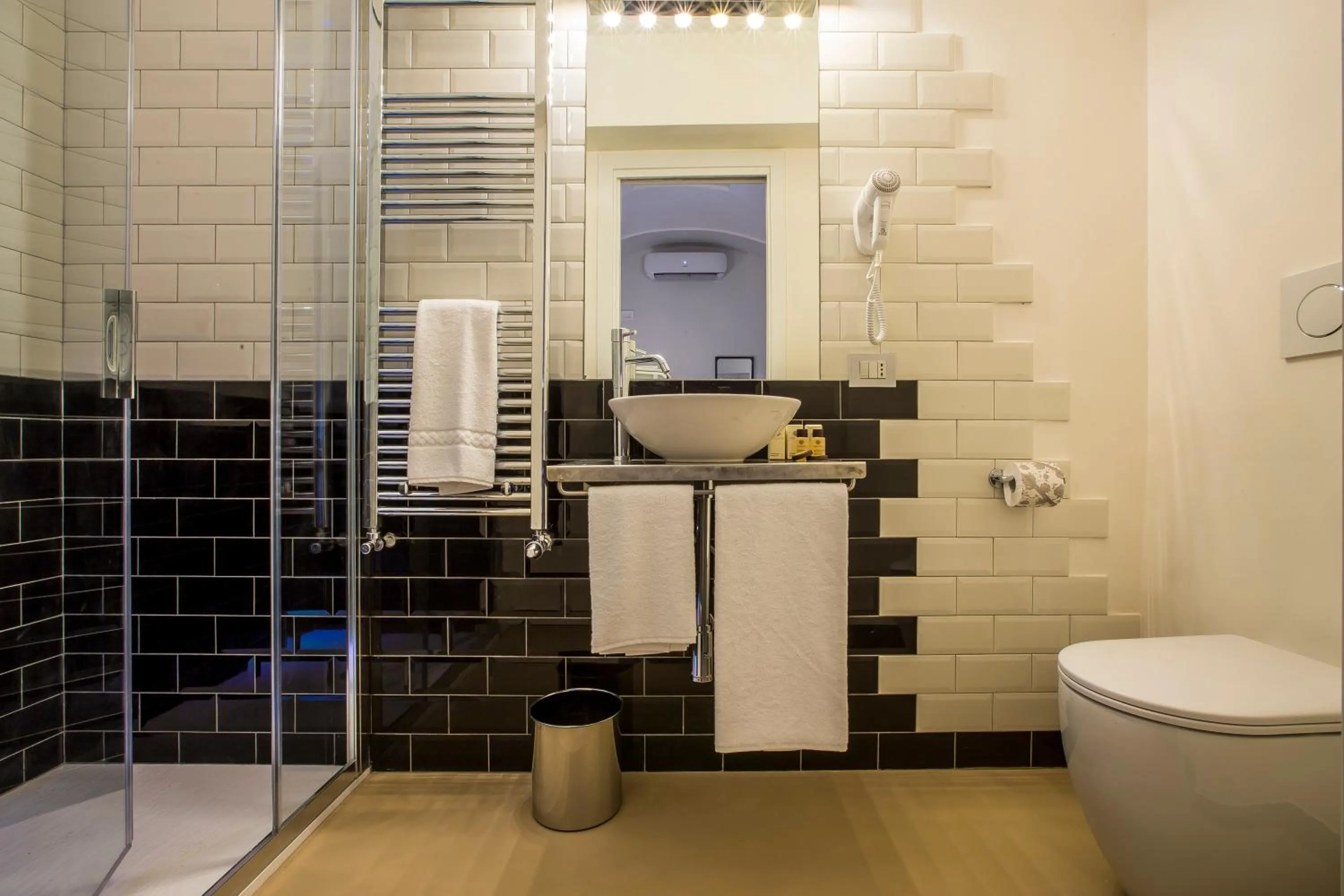 Bathroom in Trevi Contemporary Suite