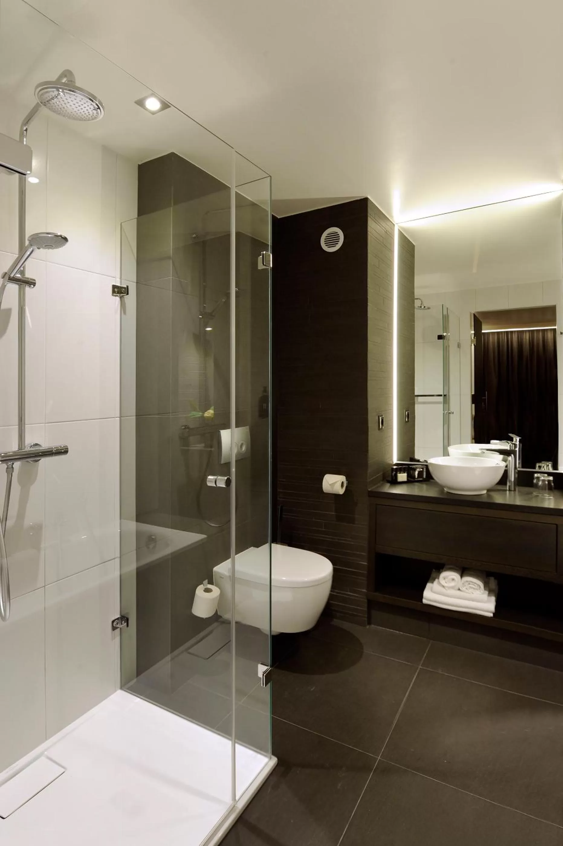Shower in Hotel Gladbeck van der Valk