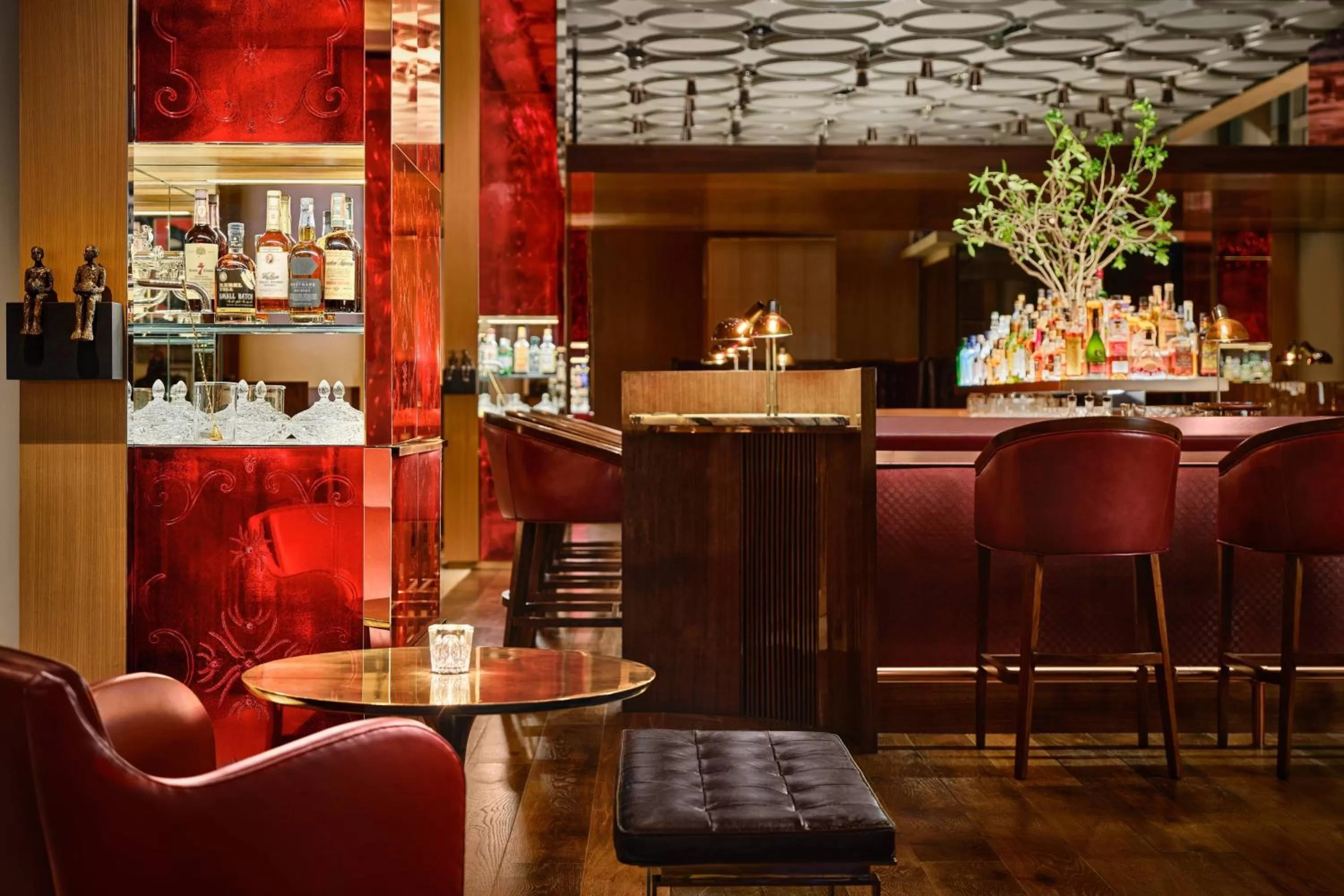 Lounge or bar in The Ritz-Carlton, Millenia Singapore