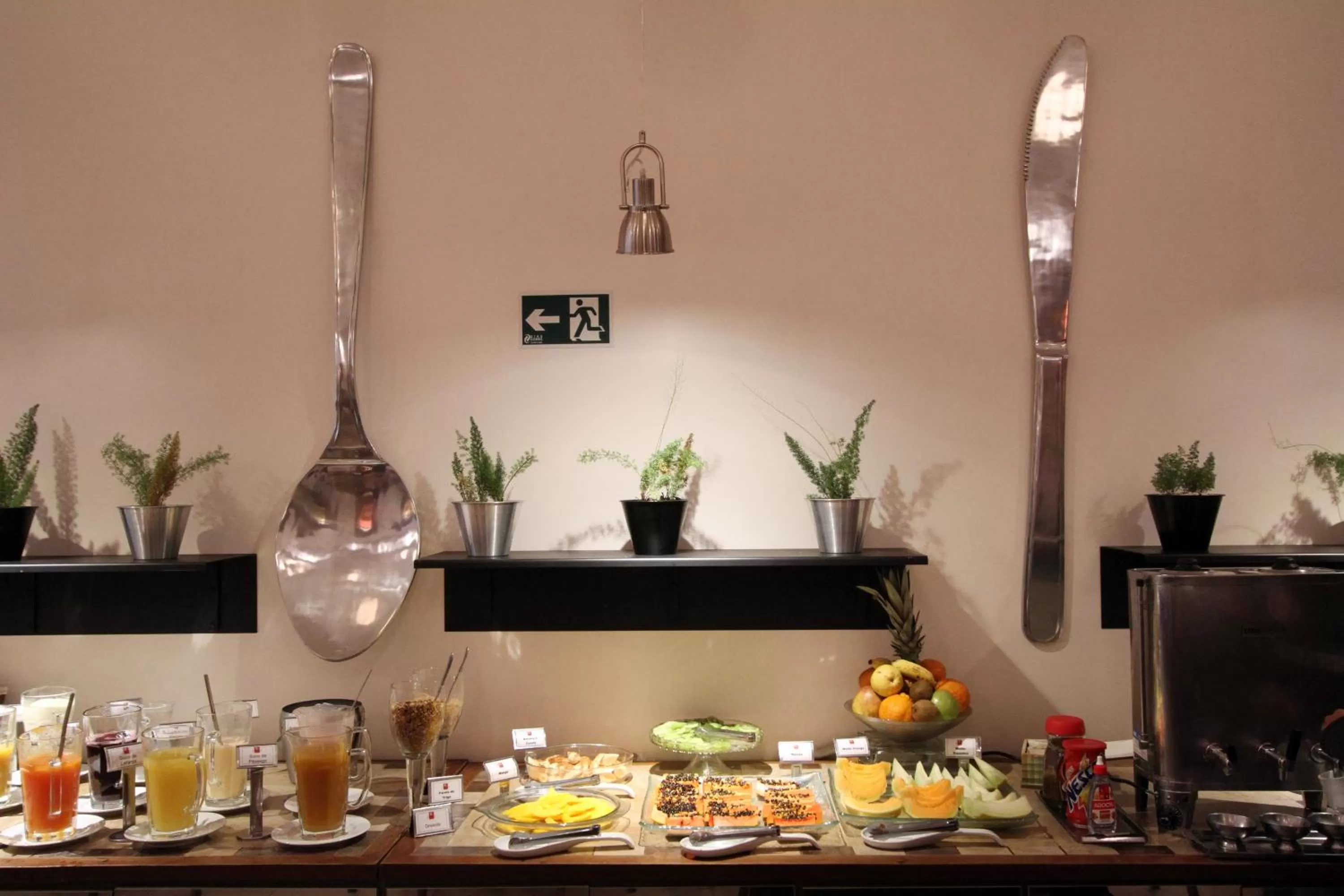 Restaurant/places to eat in Hotel Curi Executive