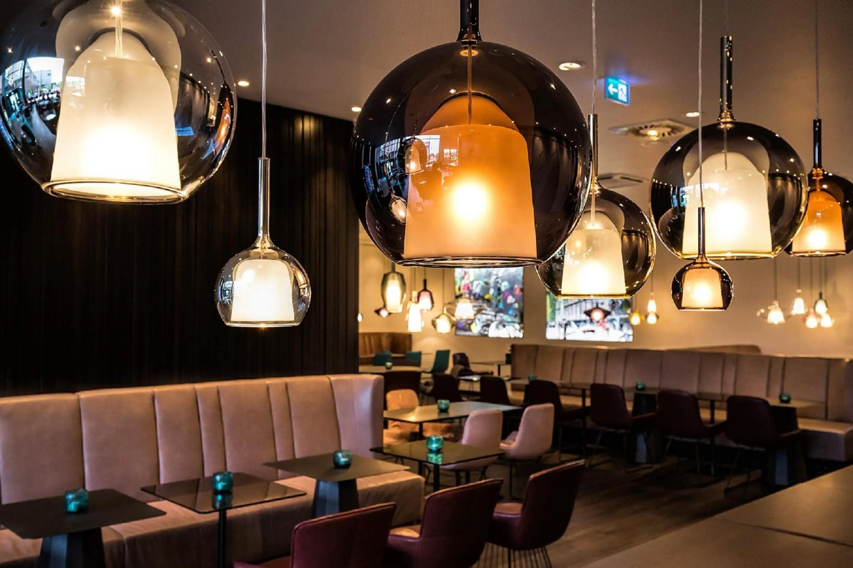 Lounge or bar in Motel One Wien Westbahnhof