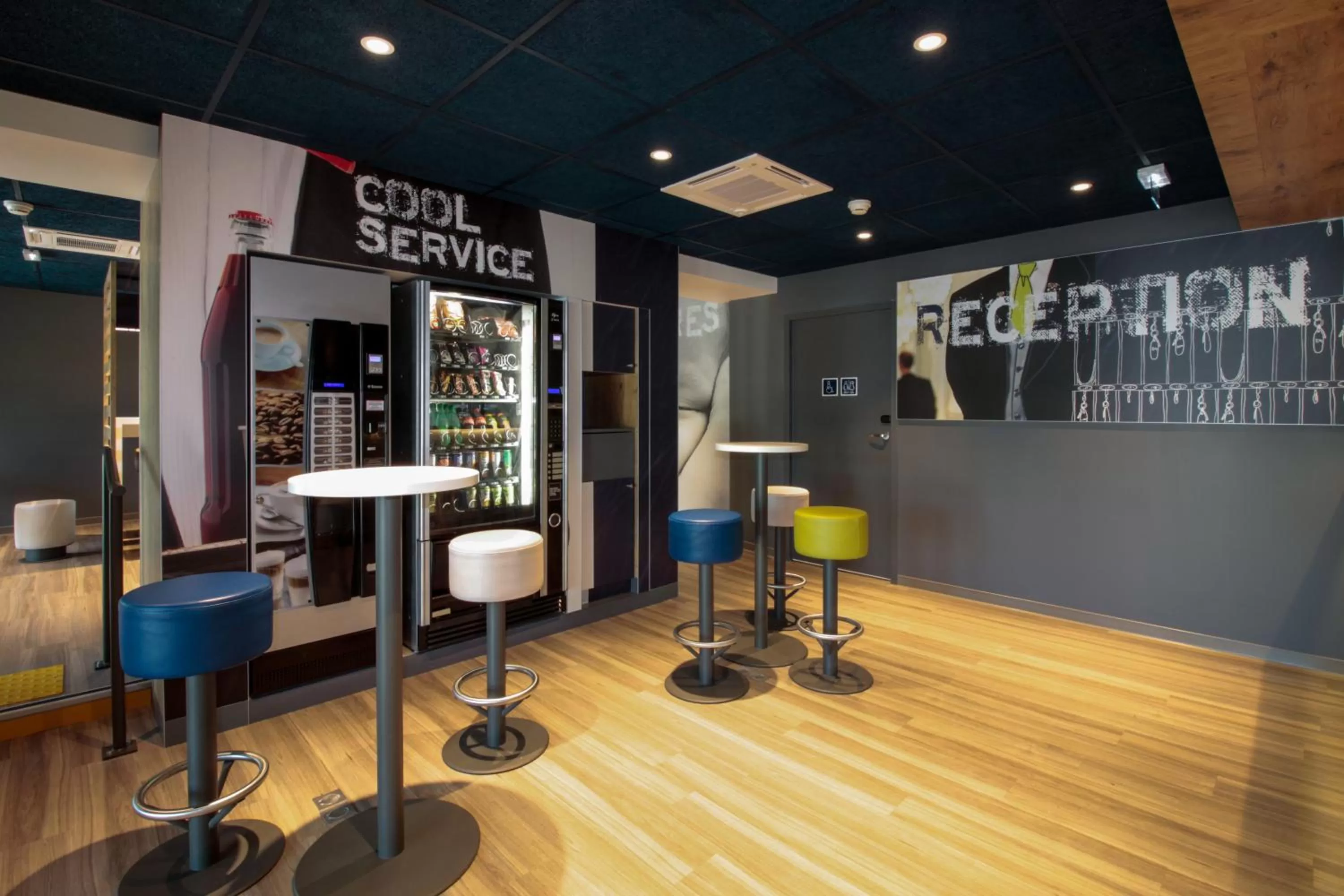 Lounge or bar in ibis budget Cahors