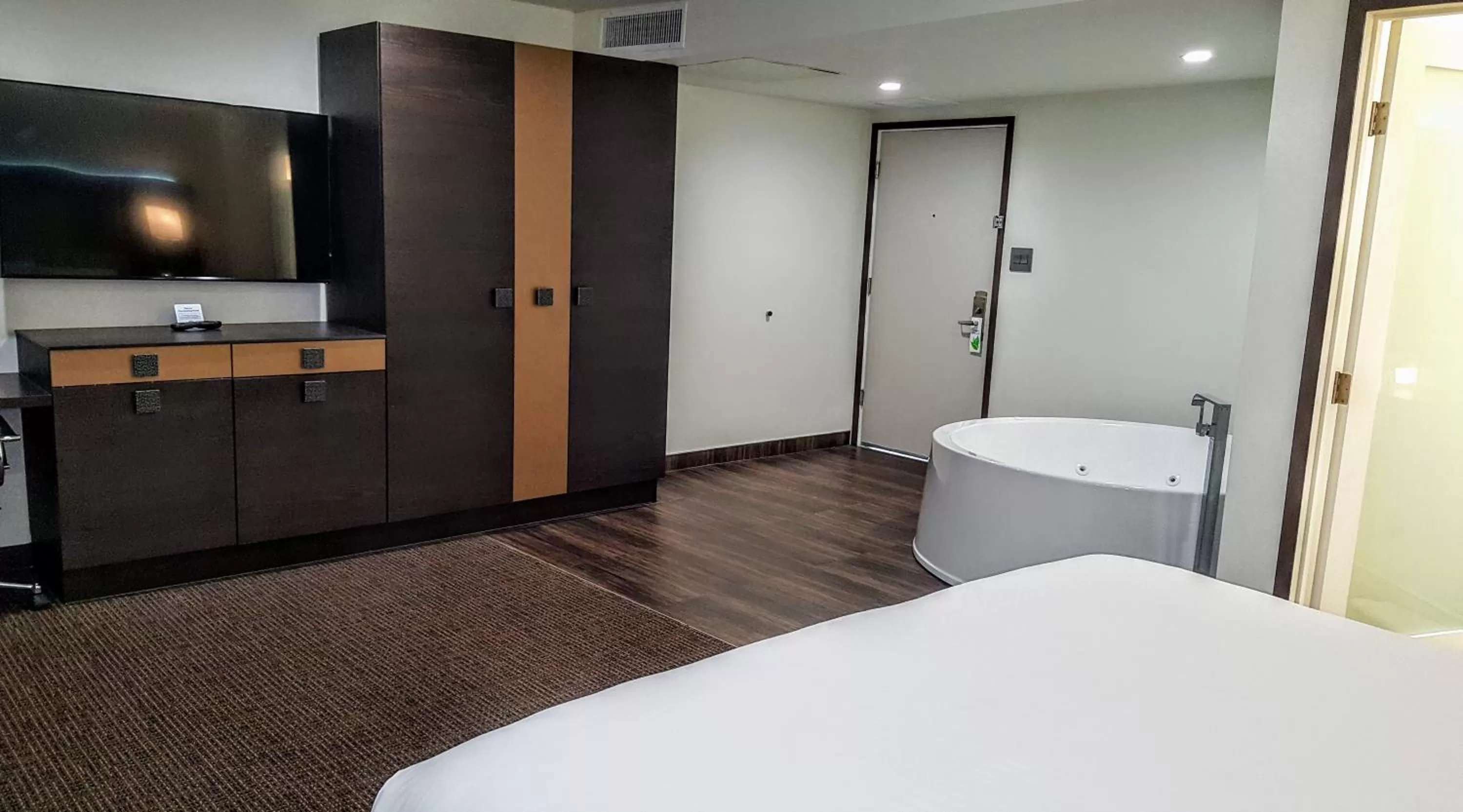 Photo of the whole room, Bed in Hotel Xilo Glendale