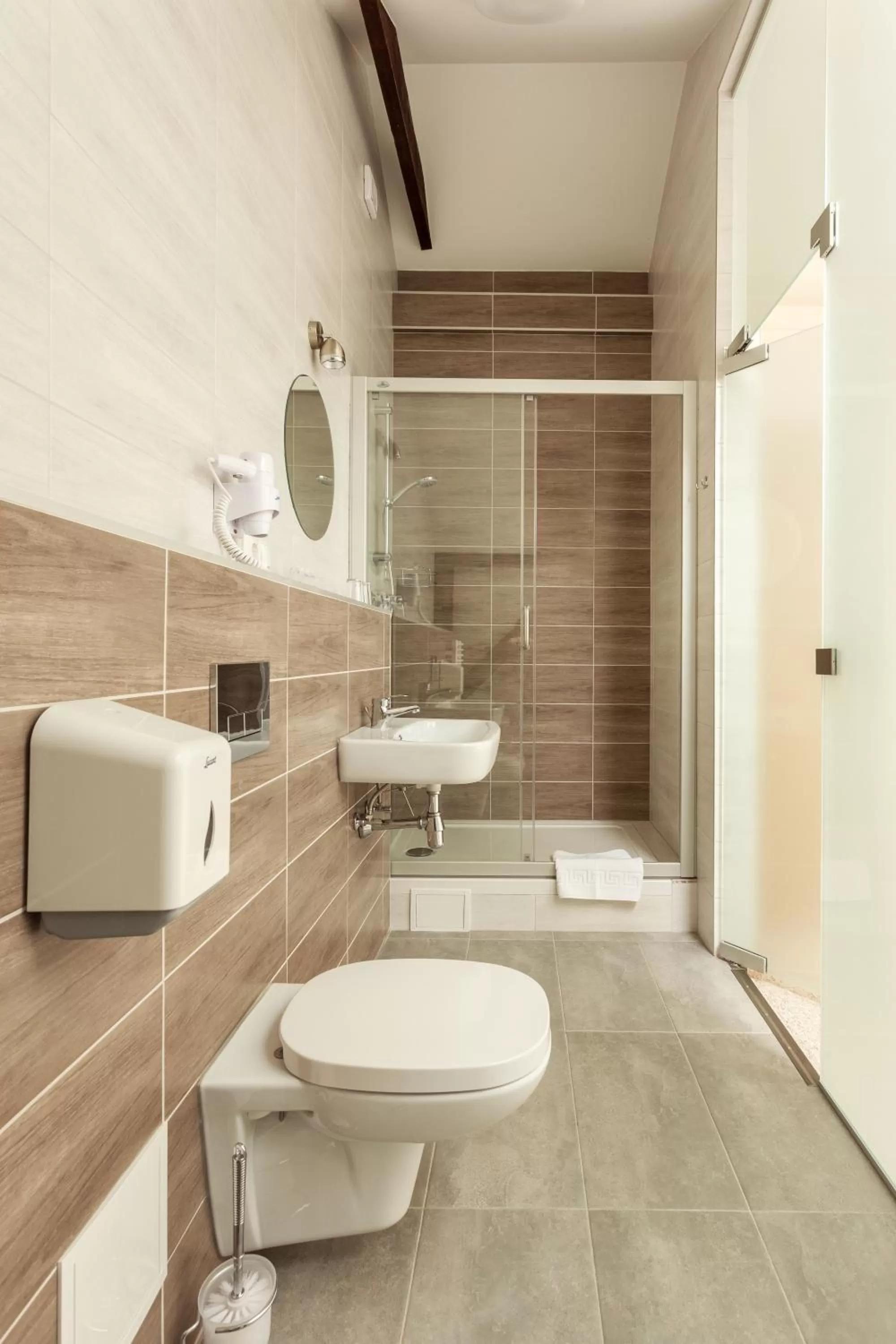 Photo of the whole room in Old Town Trio