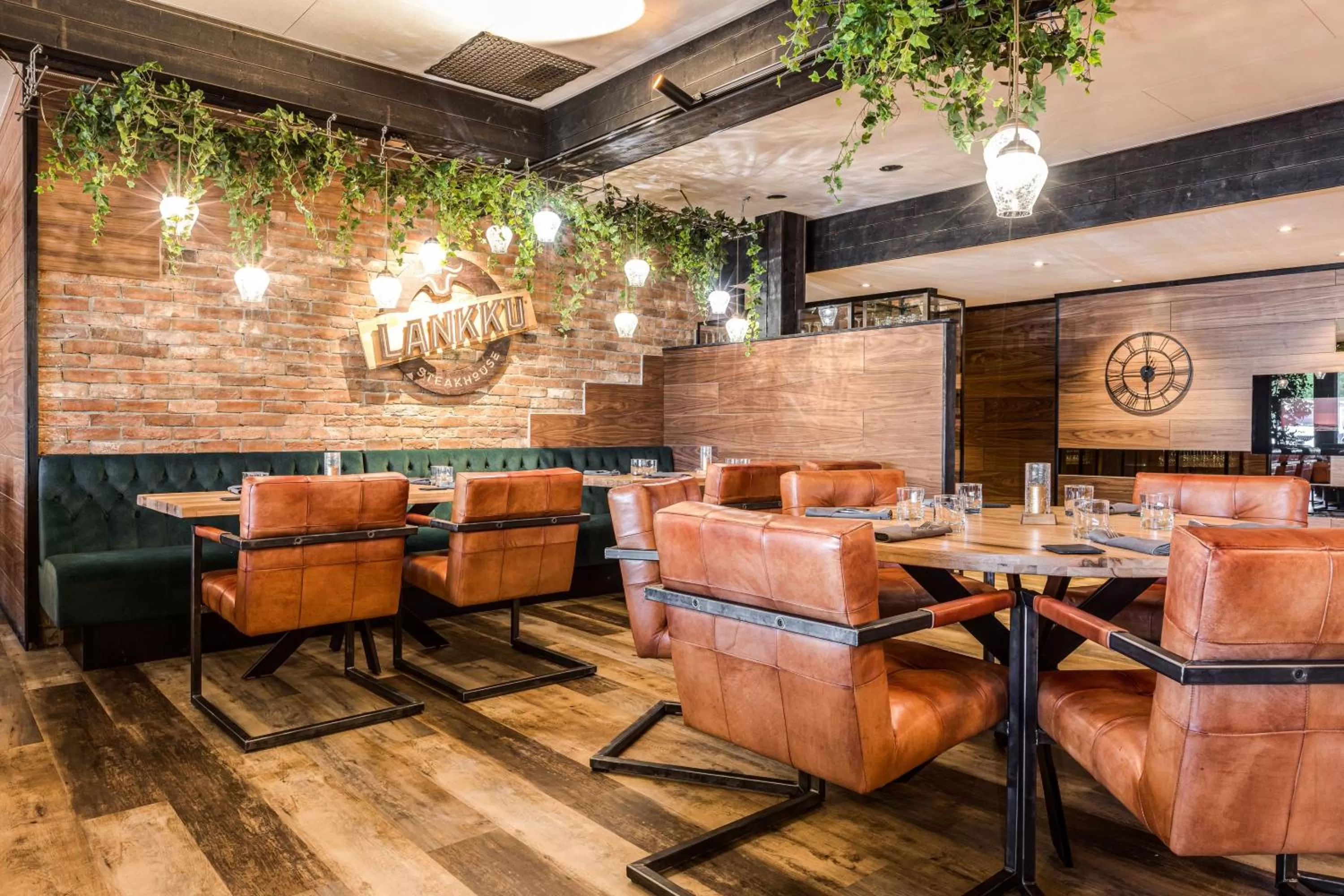 Restaurant/places to eat in Samantta Hotel & Restaurant