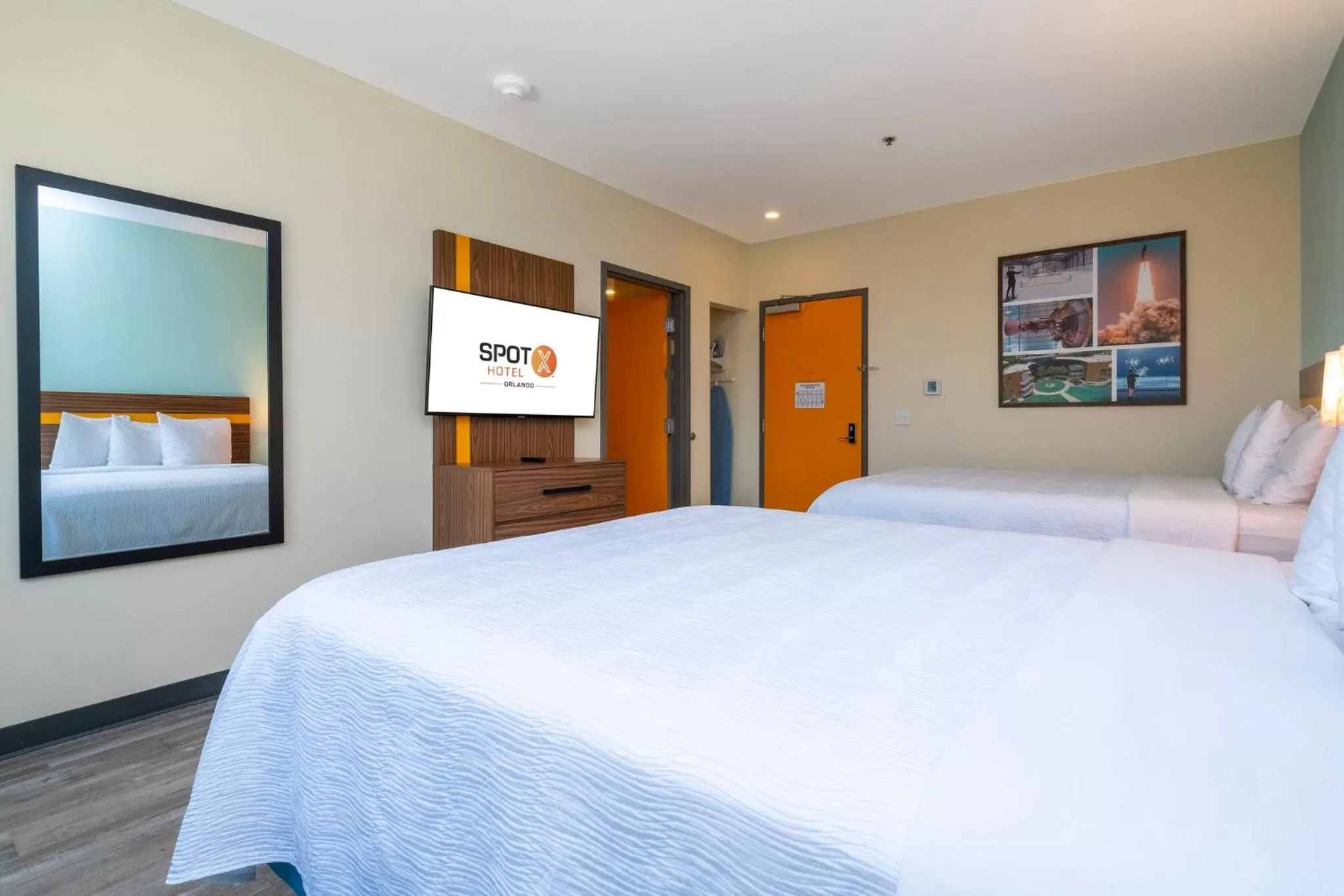 Photo of the whole room, Bed in SPOT X Hotel Orlando Intl Dr by The Red Collection